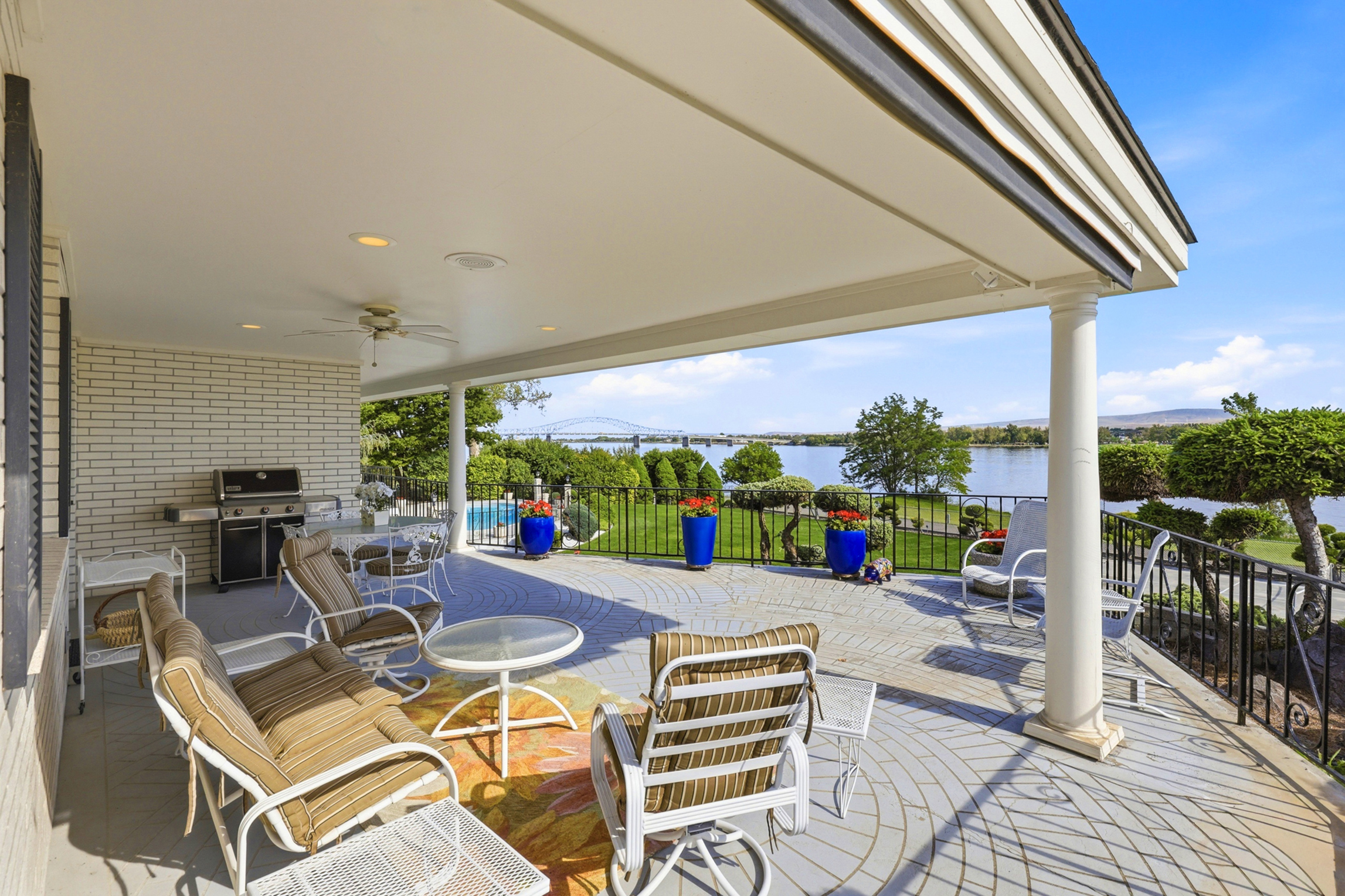  Prime Columbia River Frontage, Pool, large lot - 物件實景