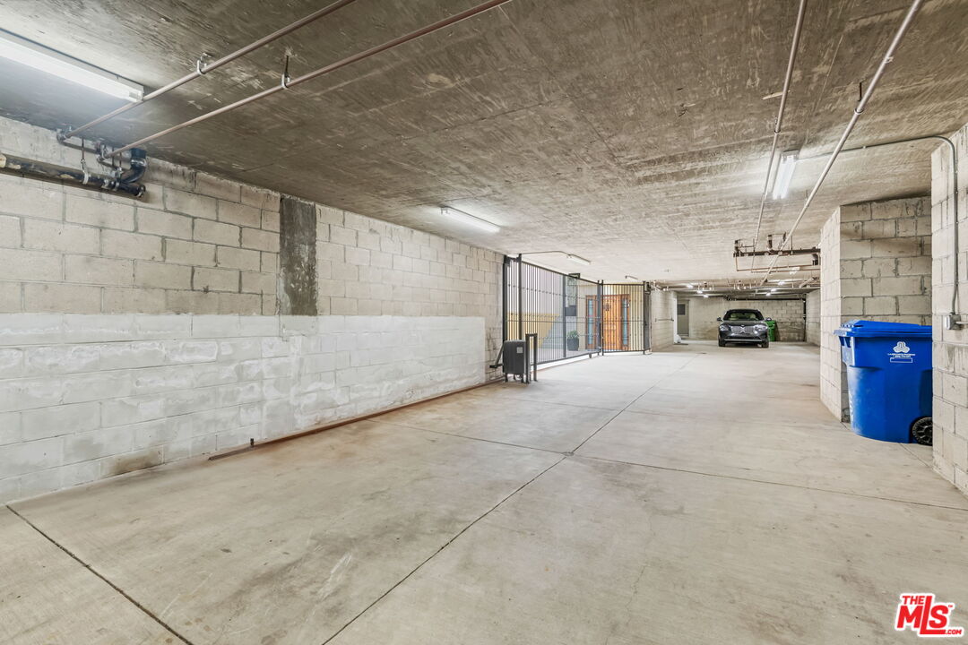 Los Angeles, California, 90025, United States, 6 Bedrooms Bedrooms, ,Residential,For Sale,1932013