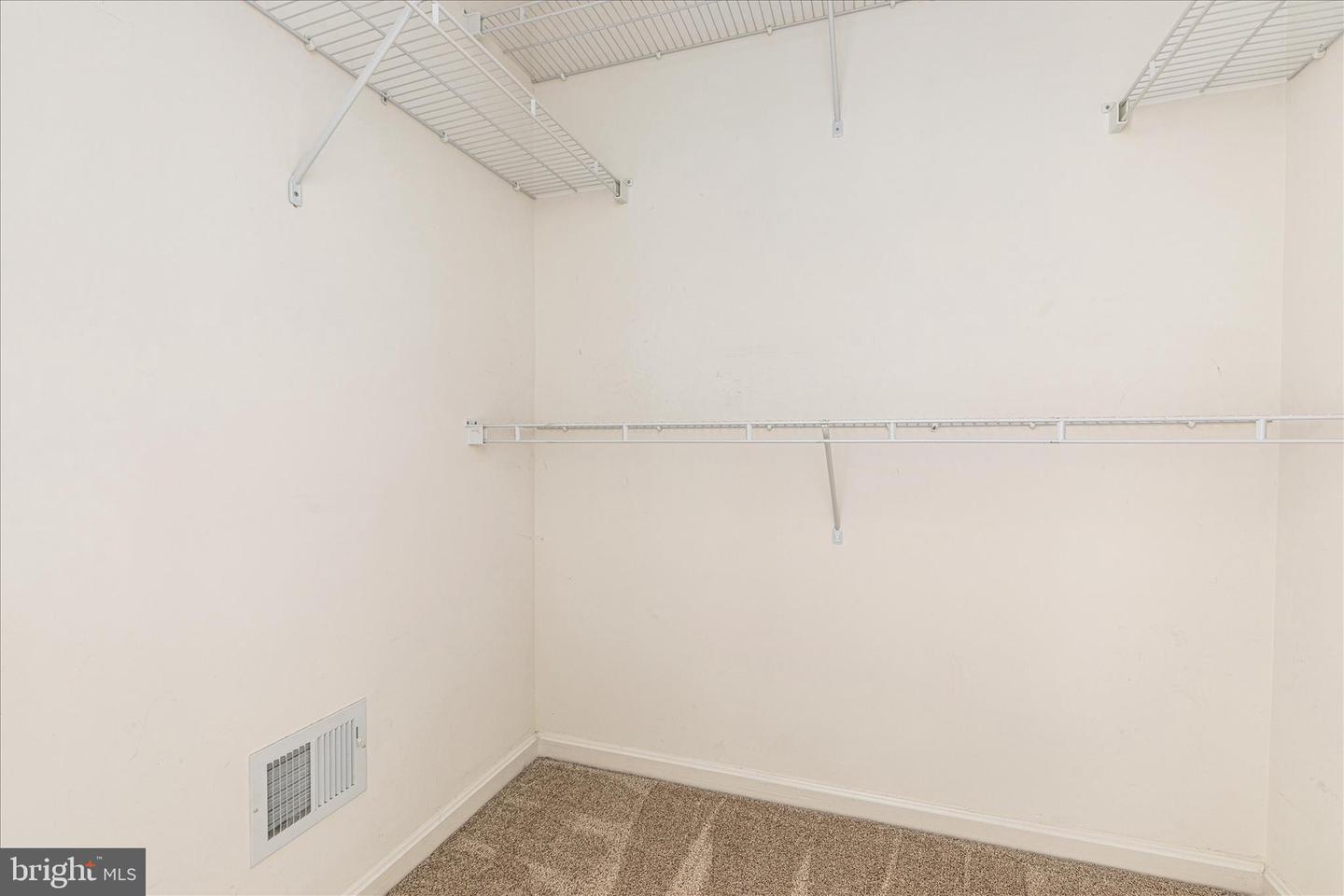 Round Hill, Virginia, 20141, United States, 4 Bedrooms Bedrooms, ,4 BathroomsBathrooms,Residential,For Sale,1987727