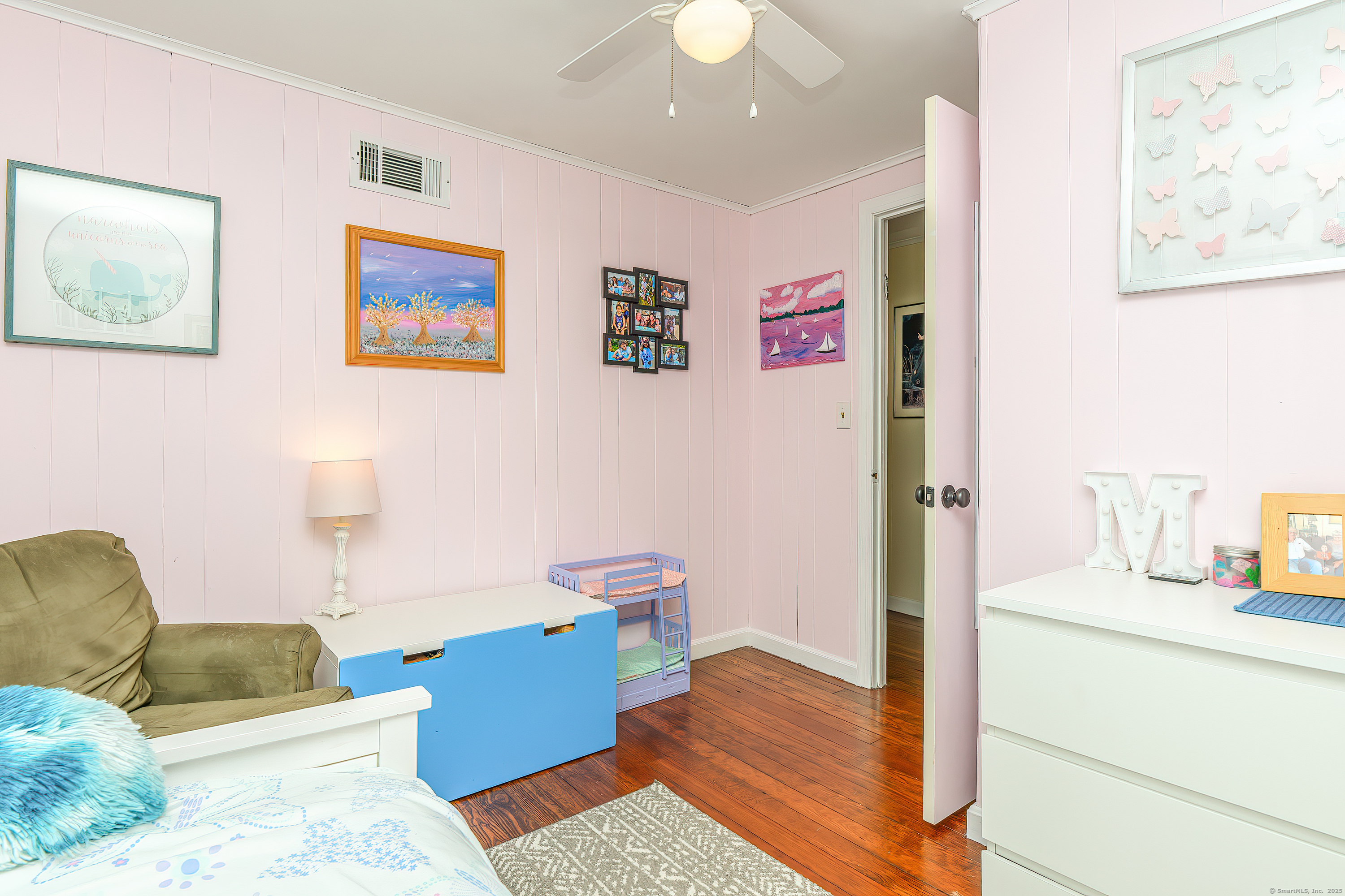 Milford, Connecticut, 06460, United States, 3 Bedrooms Bedrooms, ,2 BathroomsBathrooms,Residential,For Sale,1942157