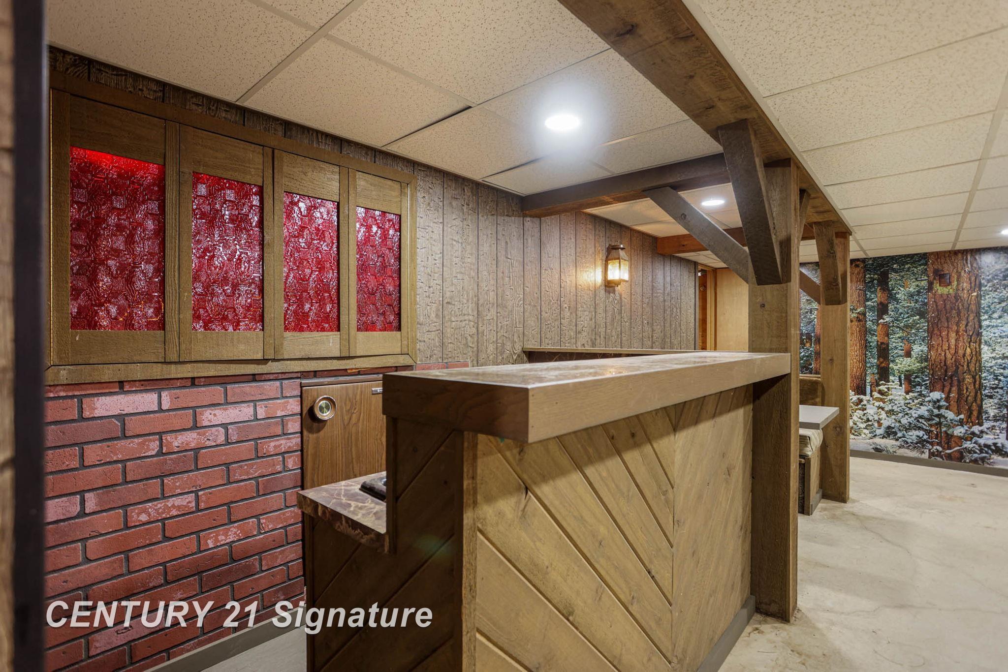 Hemlock, Michigan, 48626, United States, 6 Bedrooms Bedrooms, ,5 BathroomsBathrooms,Residential,For Sale,1984080