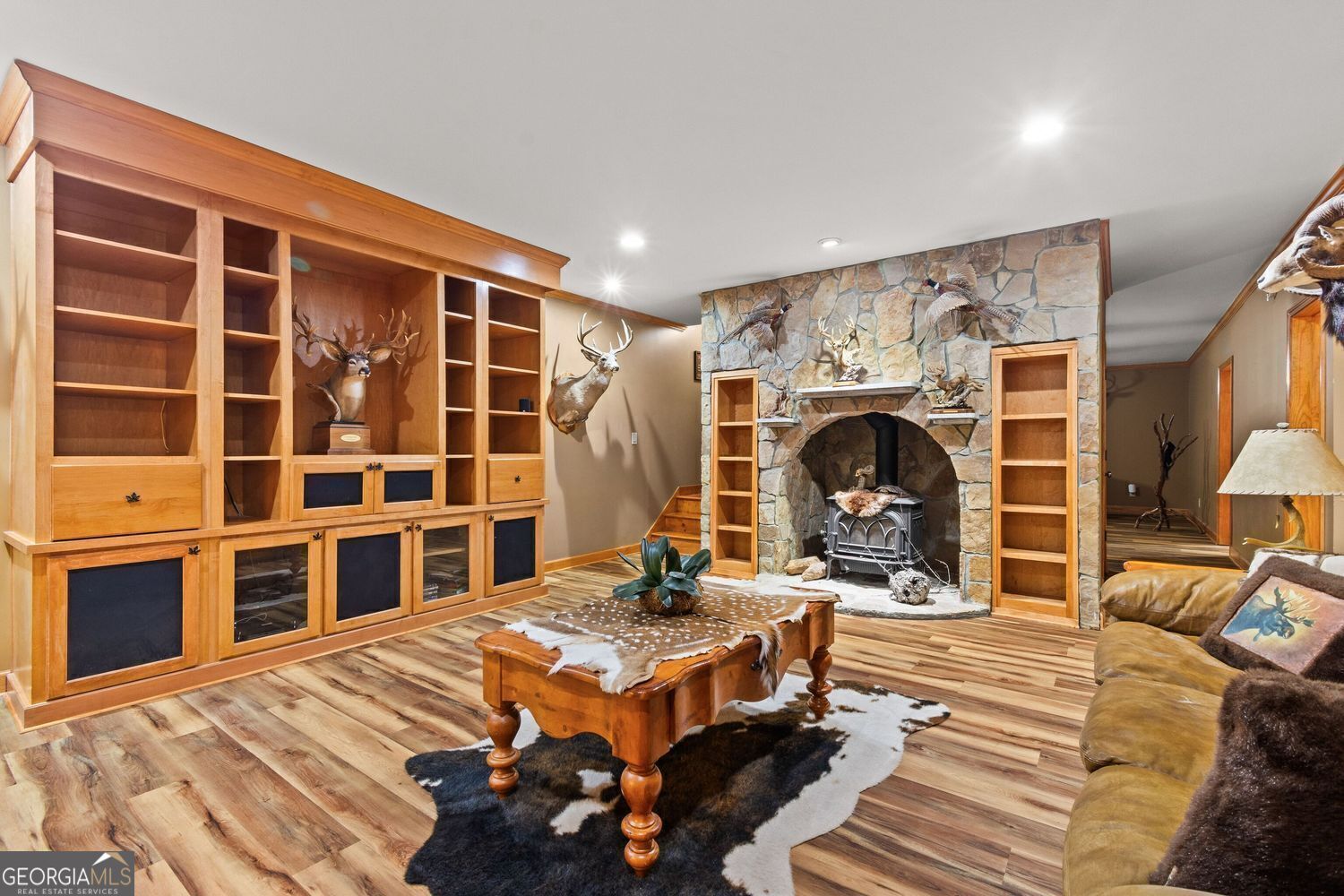 Cumming, Georgia, 30028, United States, 4 Bedrooms Bedrooms, ,5 BathroomsBathrooms,Residential,For Sale,1859105