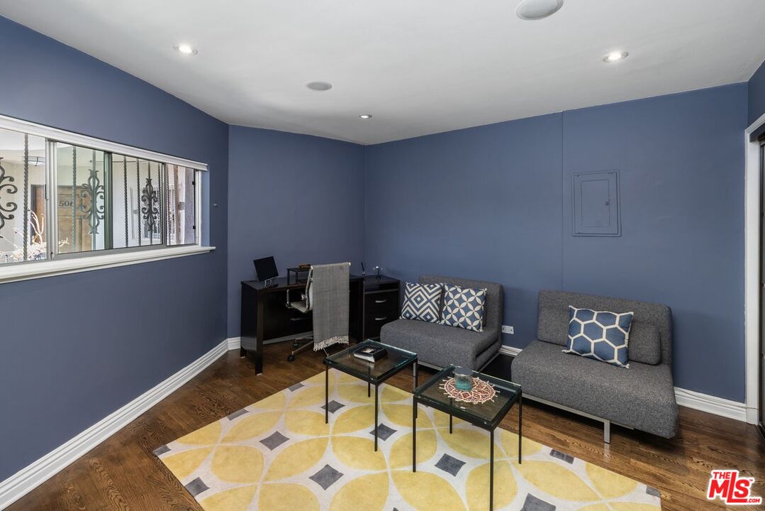 Los Angeles, California, 90068, United States, 2 Bedrooms Bedrooms, ,2 BathroomsBathrooms,Residential,For Sale,1939987