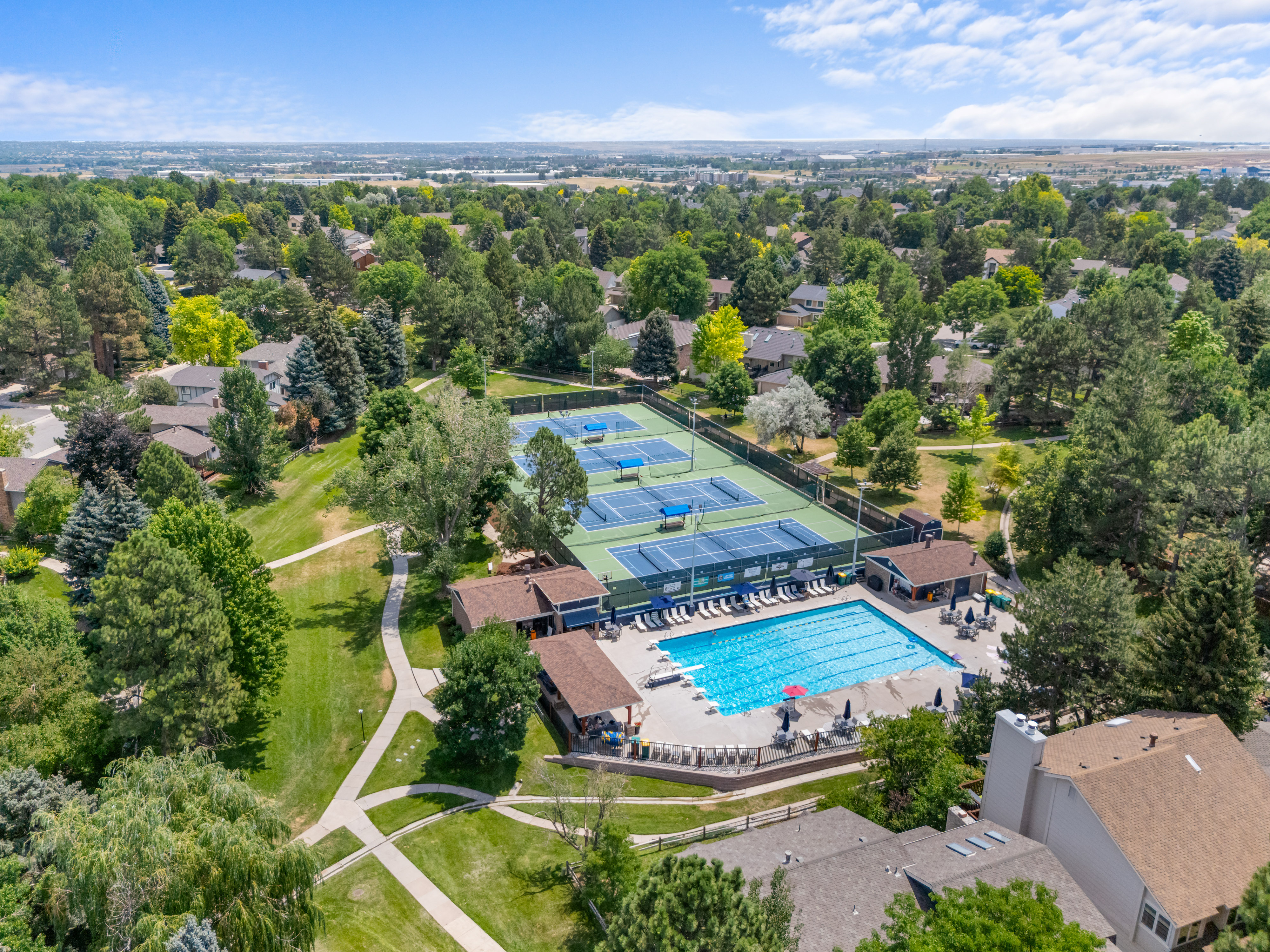  Beautiful Updated Home Located in Highly Sought-After Arapahoe Lake Neighborhood - 物件實景