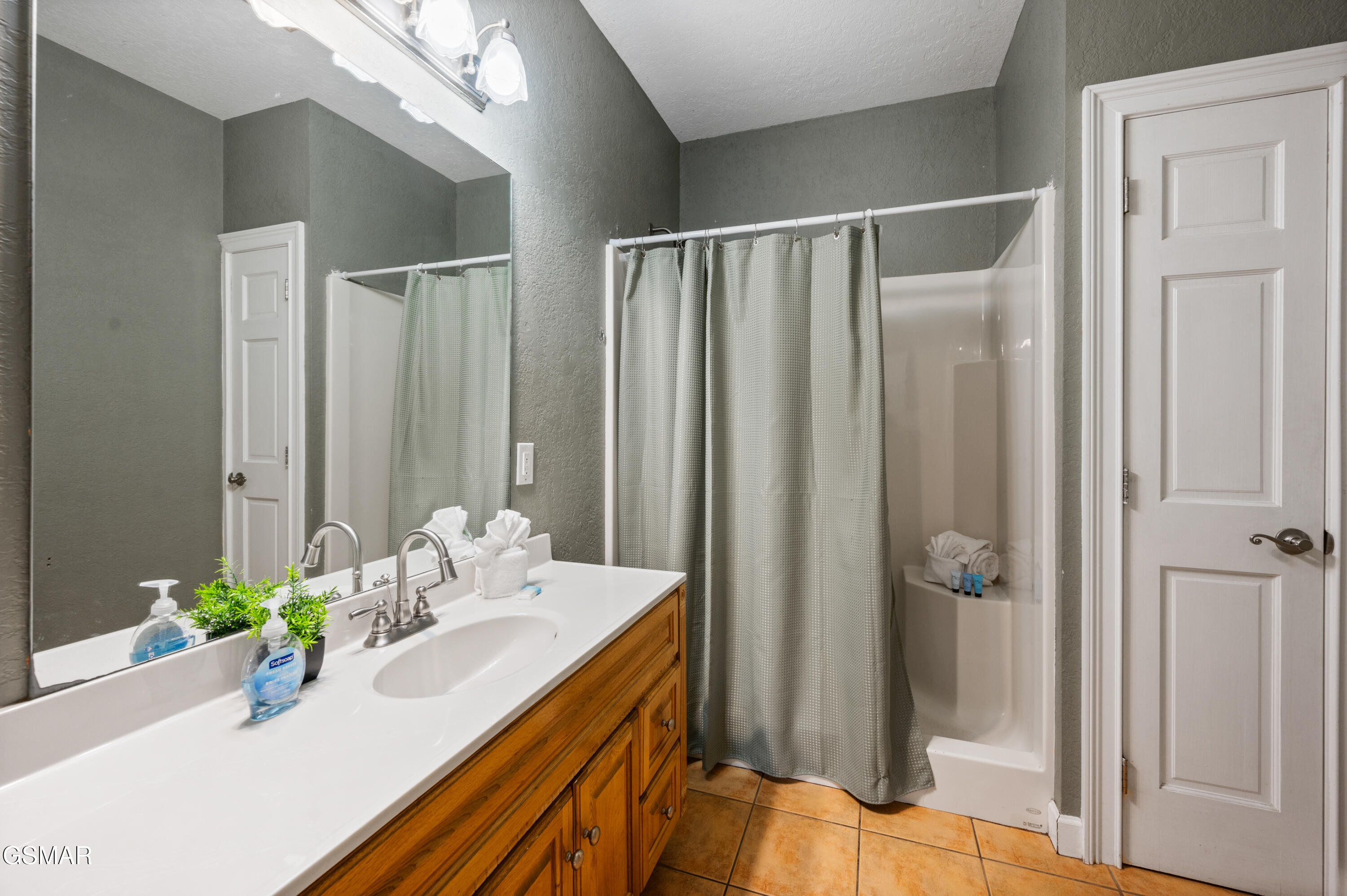 Sevierville, Tennessee, 37876, United States, 3 Bedrooms Bedrooms, ,5 BathroomsBathrooms,Residential,For Sale,1978747