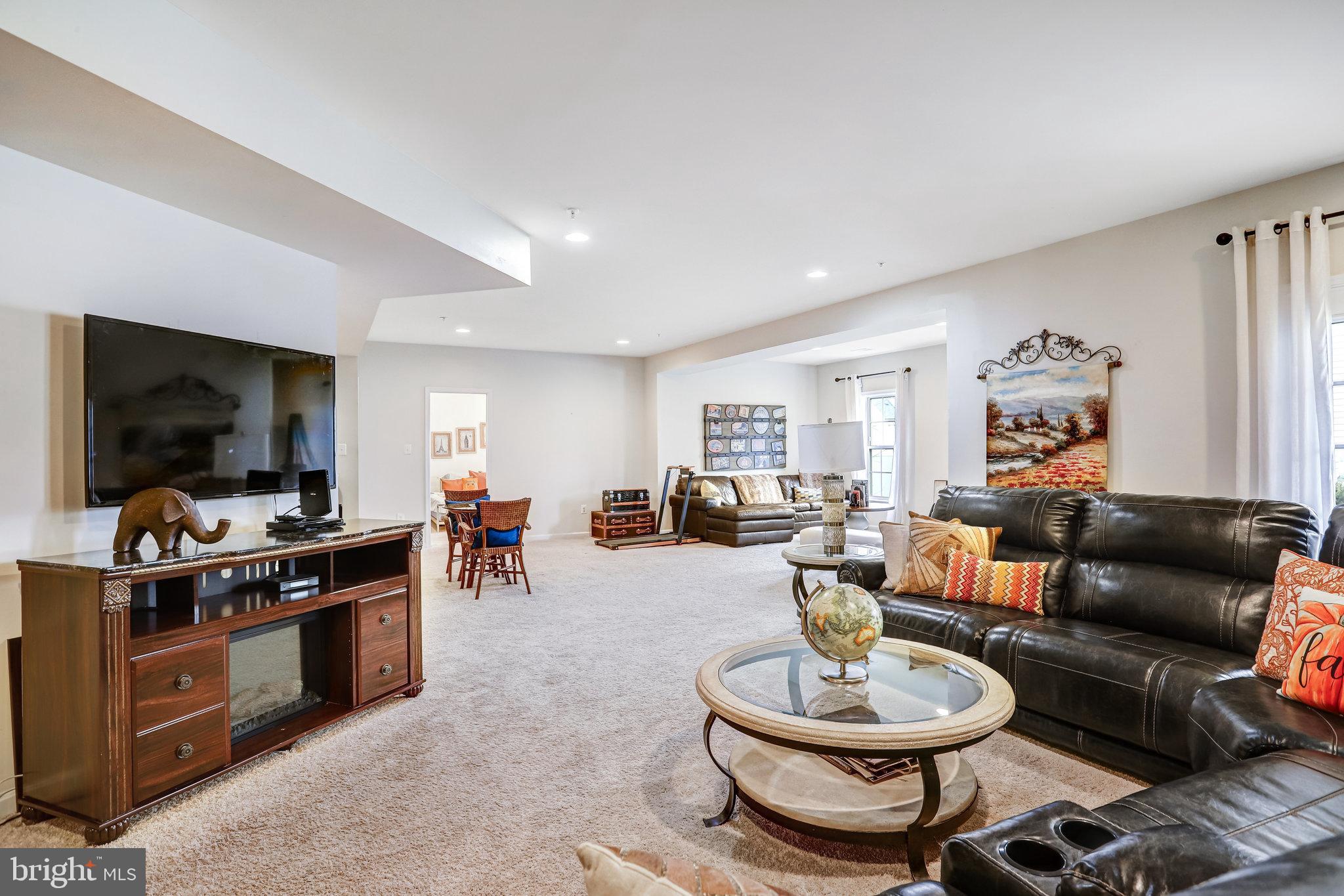 Lanham, Maryland, 20706, United States, 6 Bedrooms Bedrooms, ,5 BathroomsBathrooms,Residential,For Sale,2002849