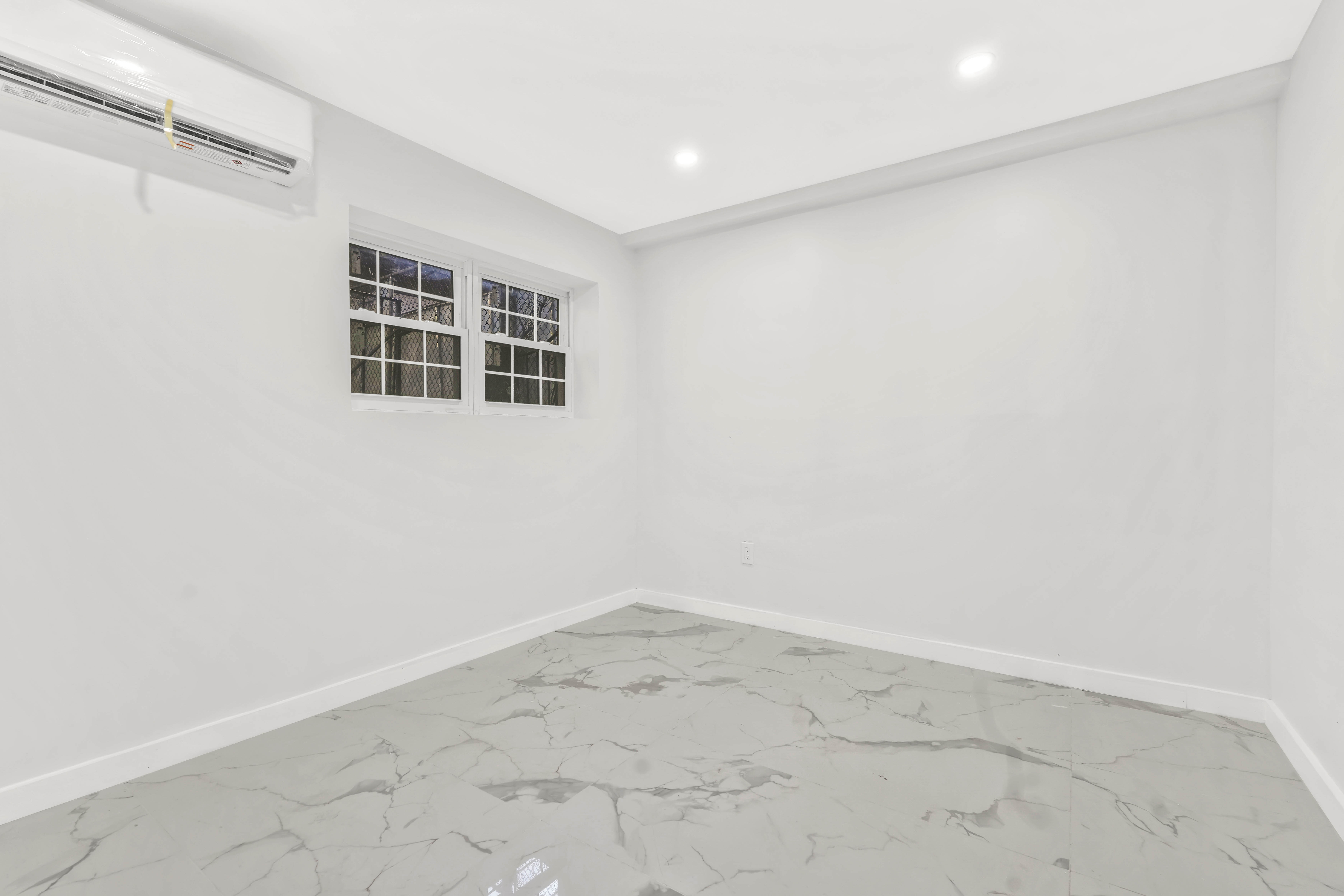 Brooklyn, New York, 11207, United States, 5 Bedrooms Bedrooms, ,4 BathroomsBathrooms,Residential,For Sale,1974760