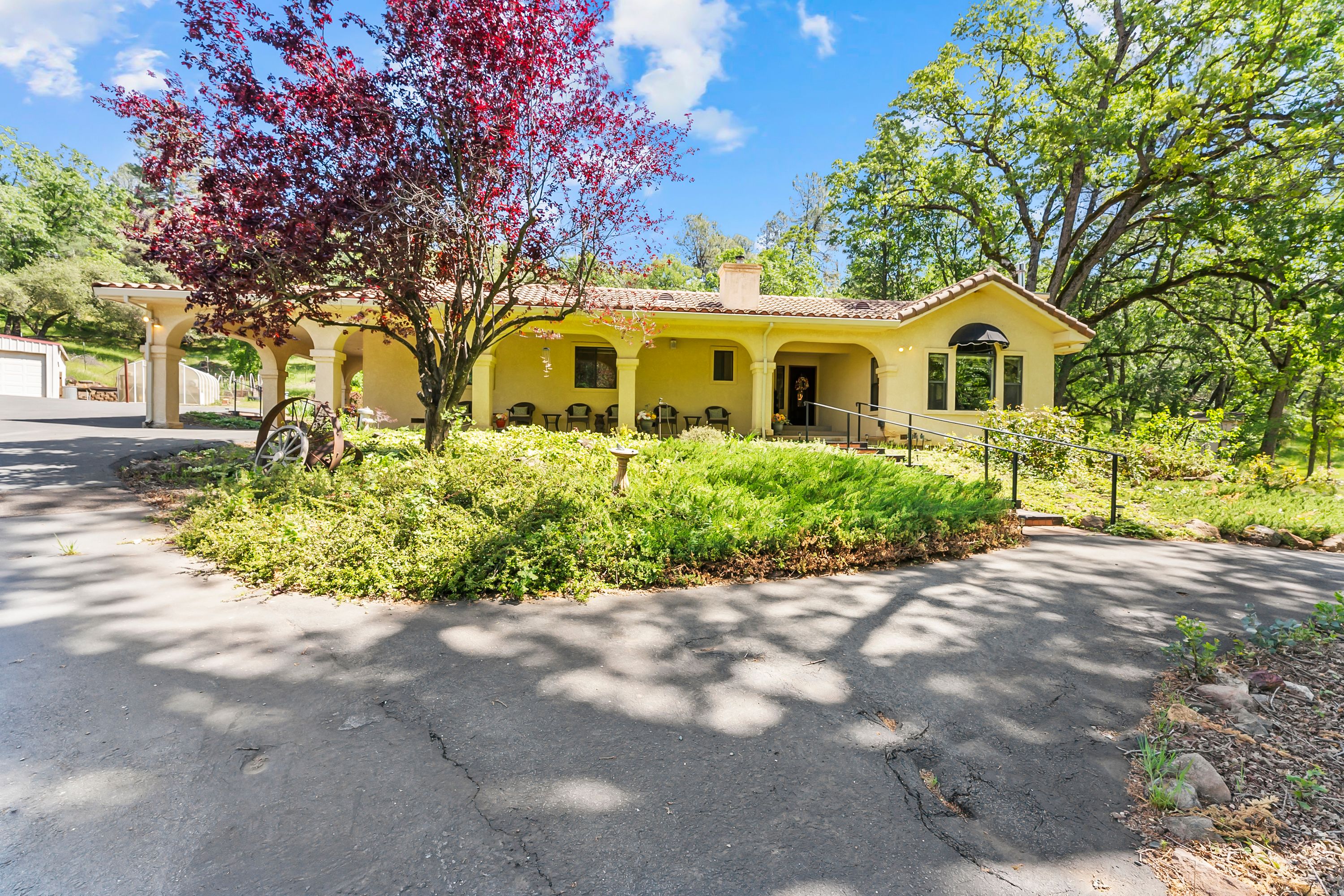  21 Acres - Gated - Renovated - 物件實景