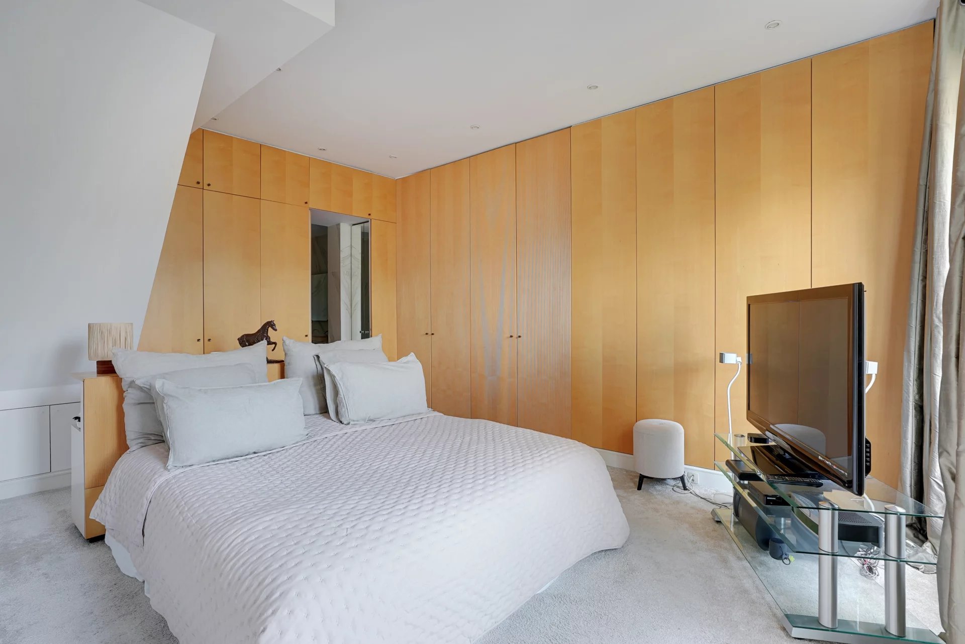 Paris 8th, Île-de-France, 75008, FR, 4 Bedrooms Bedrooms, ,2 BathroomsBathrooms,Residential,For Sale,1669090