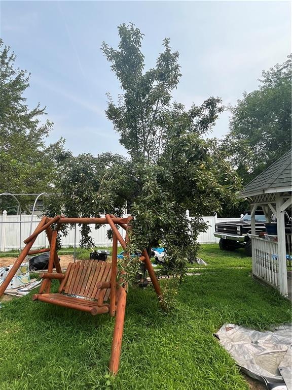 Warwick, Rhode Island, 02889, United States, 6 Bedrooms Bedrooms, ,2 BathroomsBathrooms,Residential,For Sale,1914359
