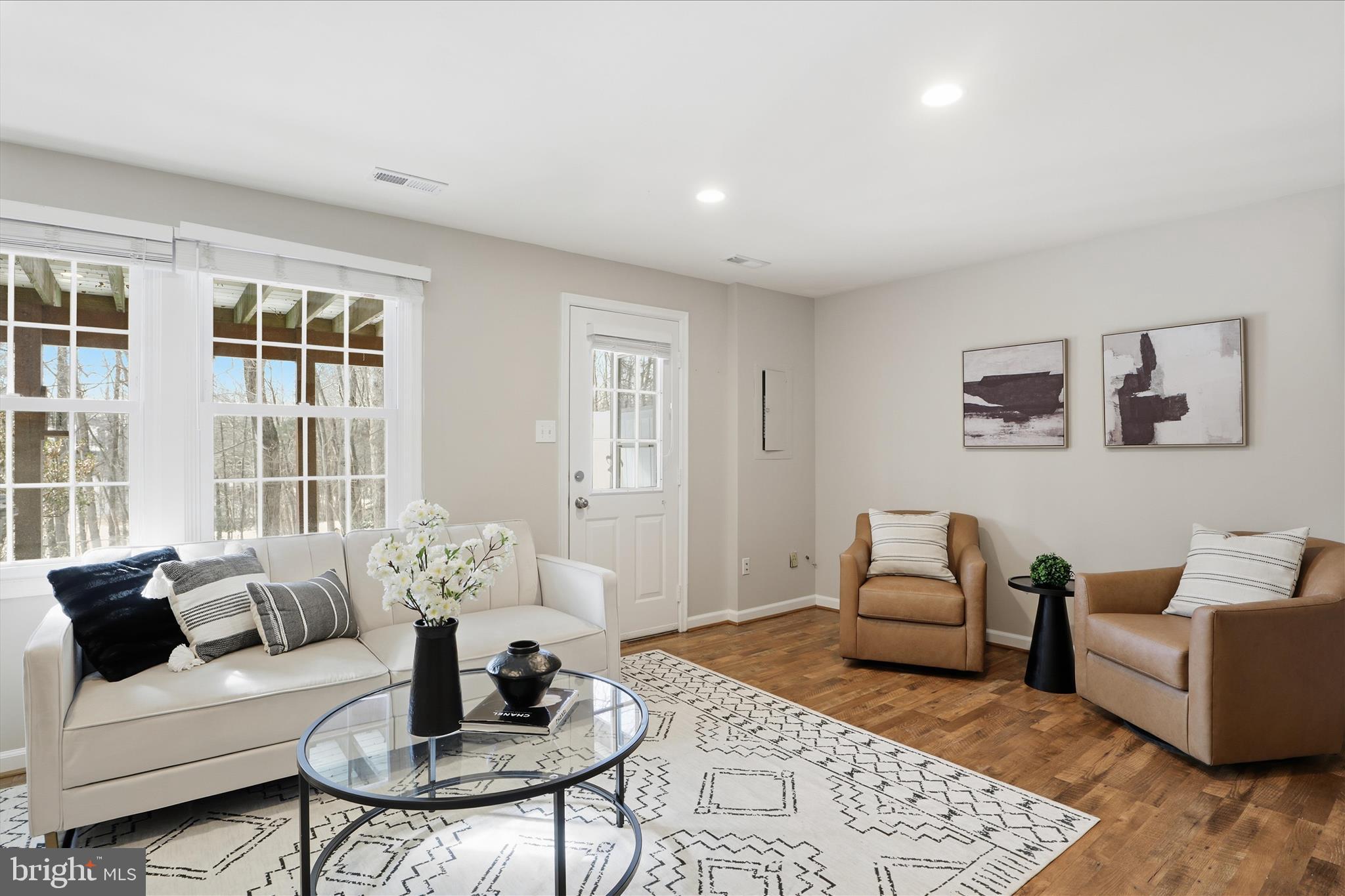 Reston, Virginia, 20194, United States, 2 Bedrooms Bedrooms, ,4 BathroomsBathrooms,Residential,For Sale,2015331