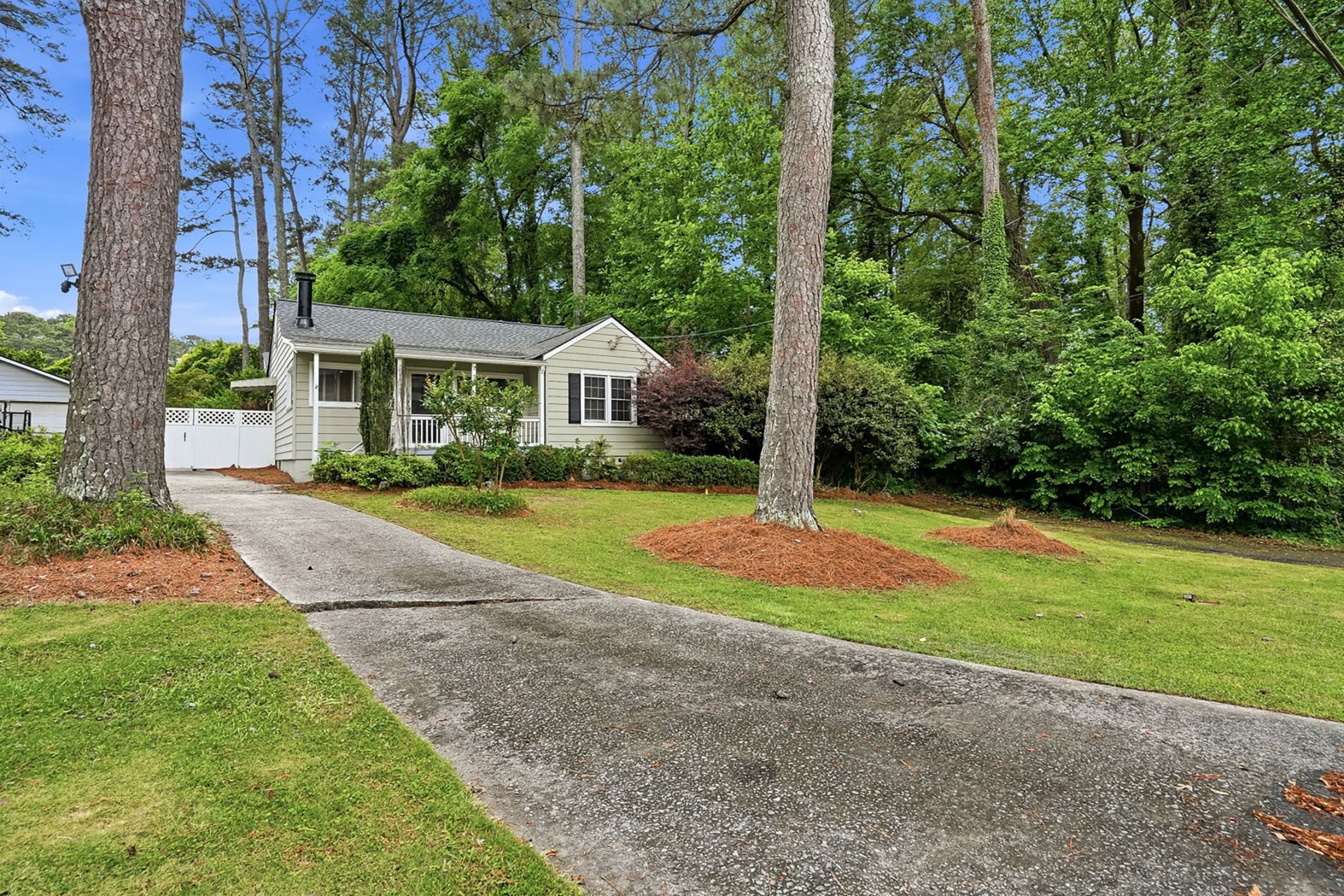  Charming Bungalow Tucked in Sought-After Lavista Park - 物件實景