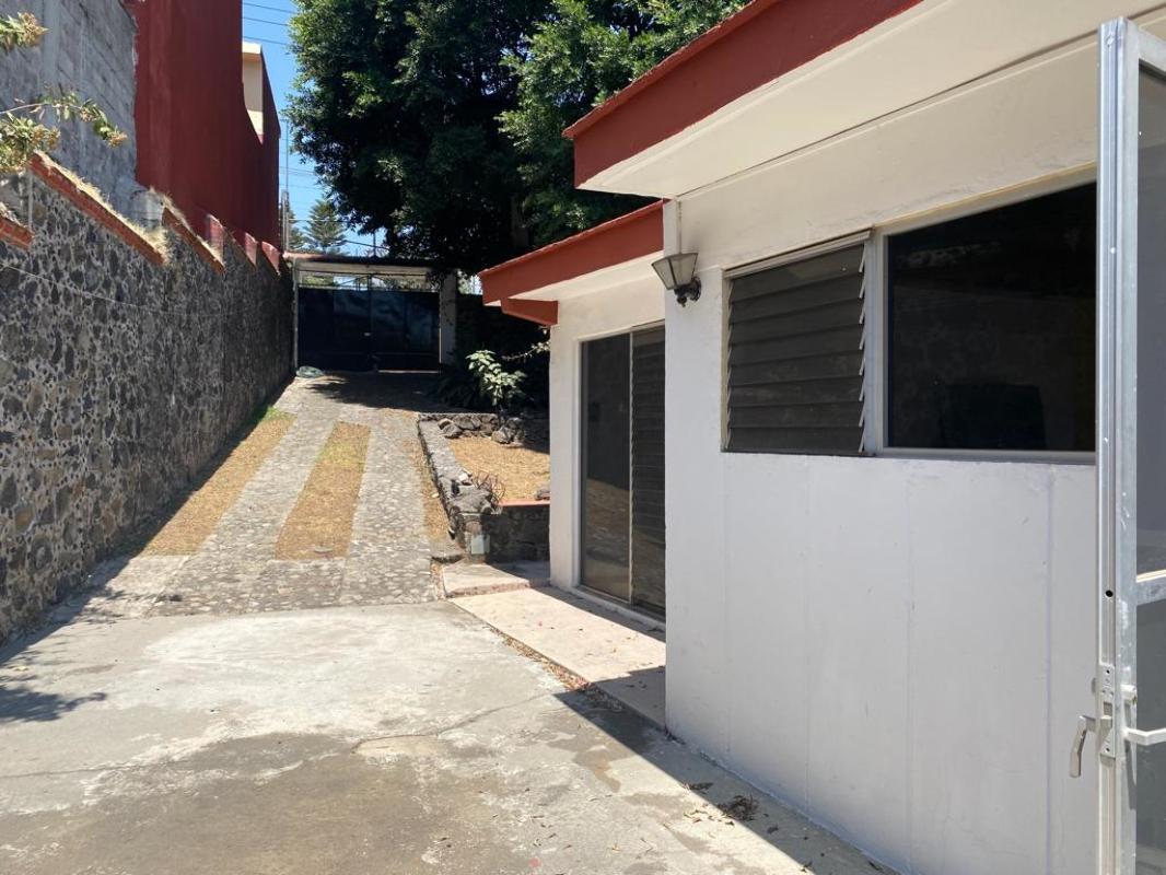 Tabachin, Cuernavaca, Morelos, 62343, Mexico, 4 Bedrooms Bedrooms, ,4 BathroomsBathrooms,Residential,For Sale,Tabachin,1620946
