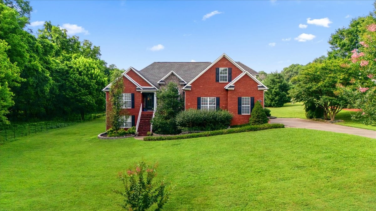 Columbia, Tennessee, 38401, United States, 4 Bedrooms Bedrooms, ,3 BathroomsBathrooms,Residential,For Sale,1897603