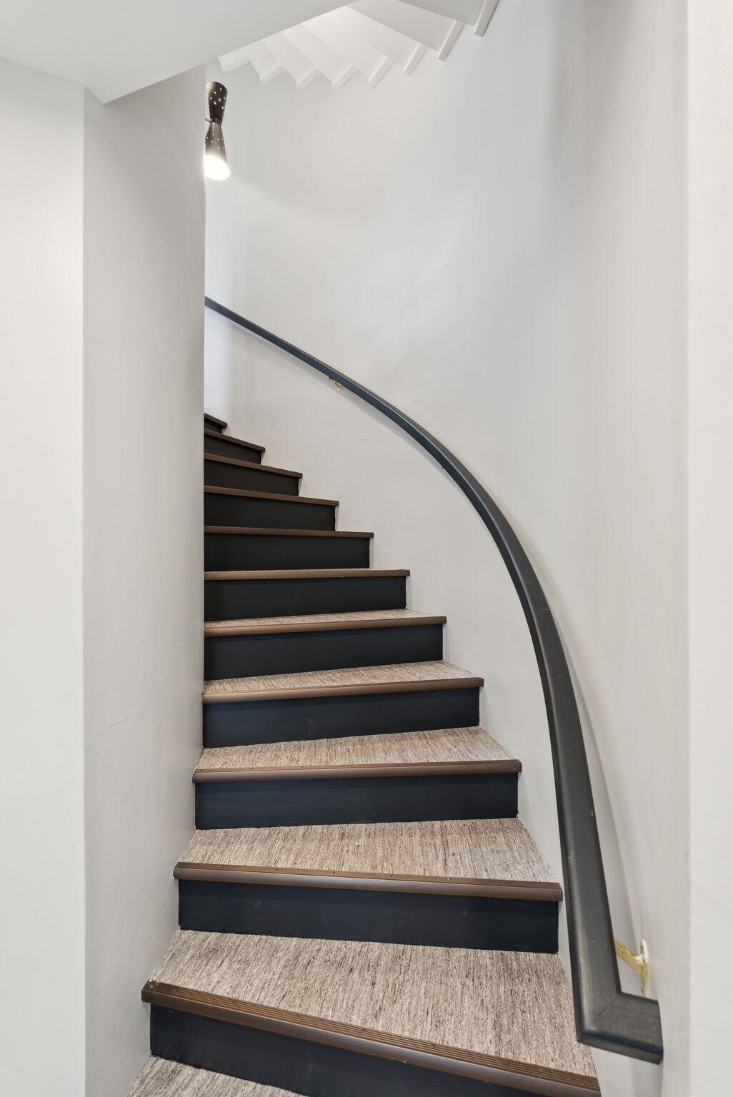 Falmouth, Maine, 04105, United States, 3 Bedrooms Bedrooms, ,4 BathroomsBathrooms,Residential,For Sale,1975511