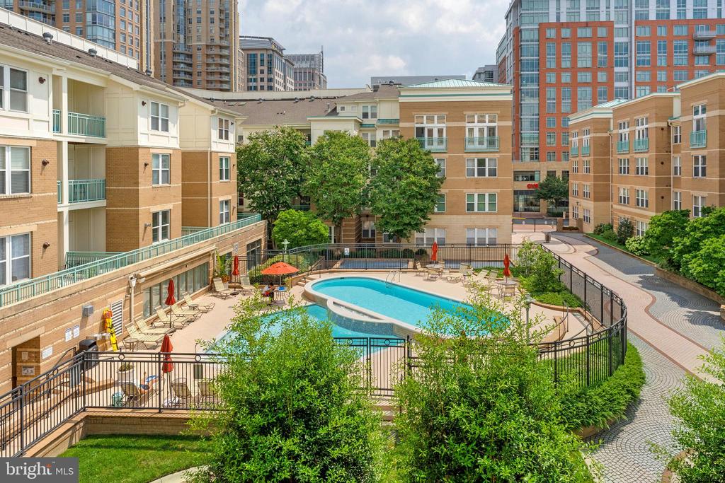 Reston, Virginia, 20190, United States, 2 Bedrooms Bedrooms, ,2 BathroomsBathrooms,Residential,For Sale,1904238