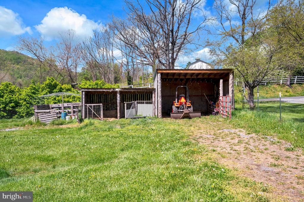 Linden, Virginia, 22642, United States, 5 Bedrooms Bedrooms, ,4 BathroomsBathrooms,Residential,For Sale,2037897
