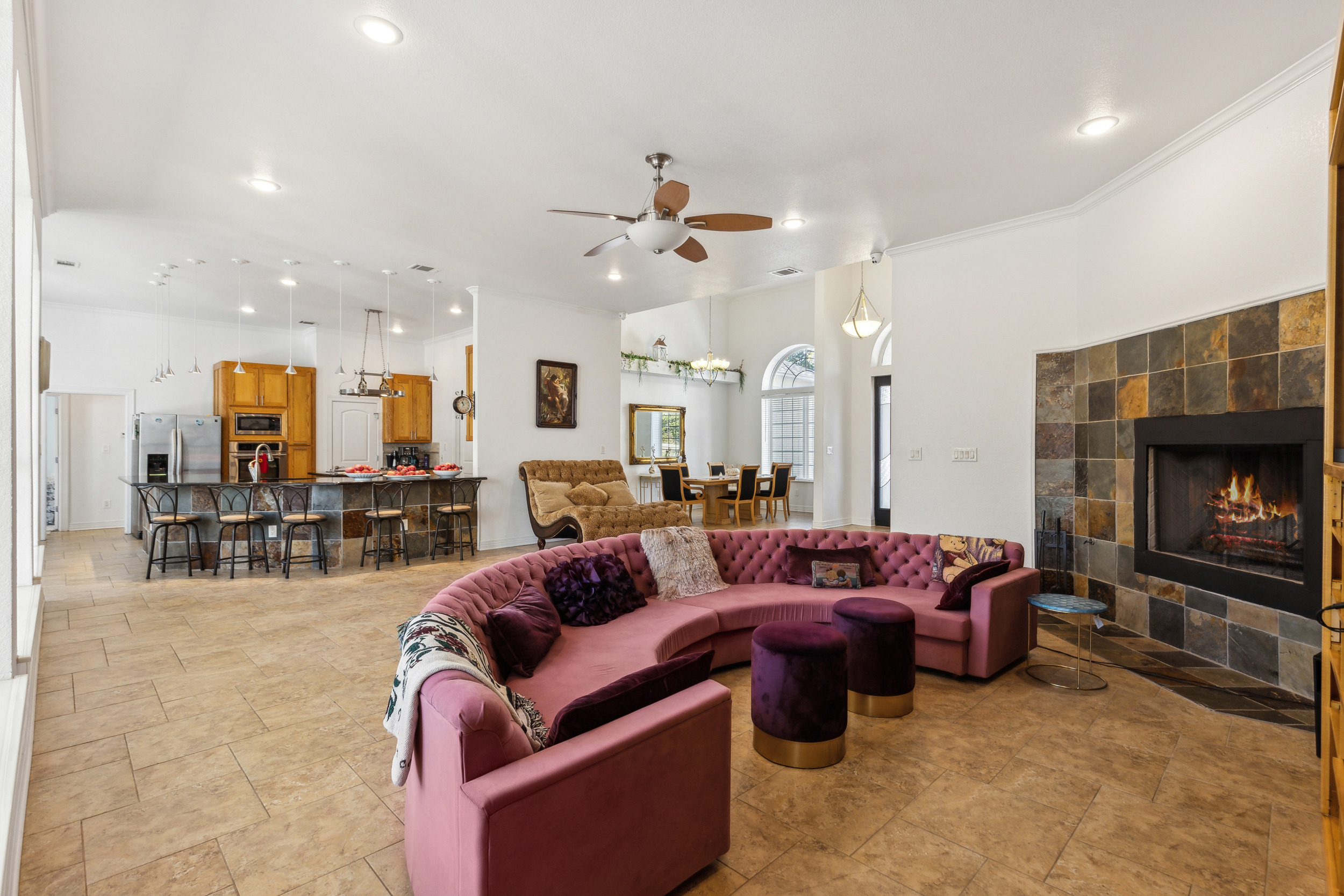  Fort Worth Home with an Expansive Indoor Pool & Entertainment Level - 物件實景