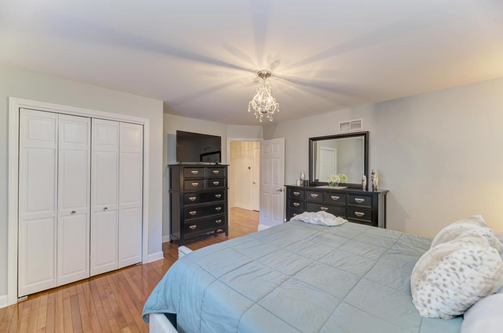 Wood Dale, Illinois, 60191, United States, 4 Bedrooms Bedrooms, ,3 BathroomsBathrooms,Residential,For Sale,1944958