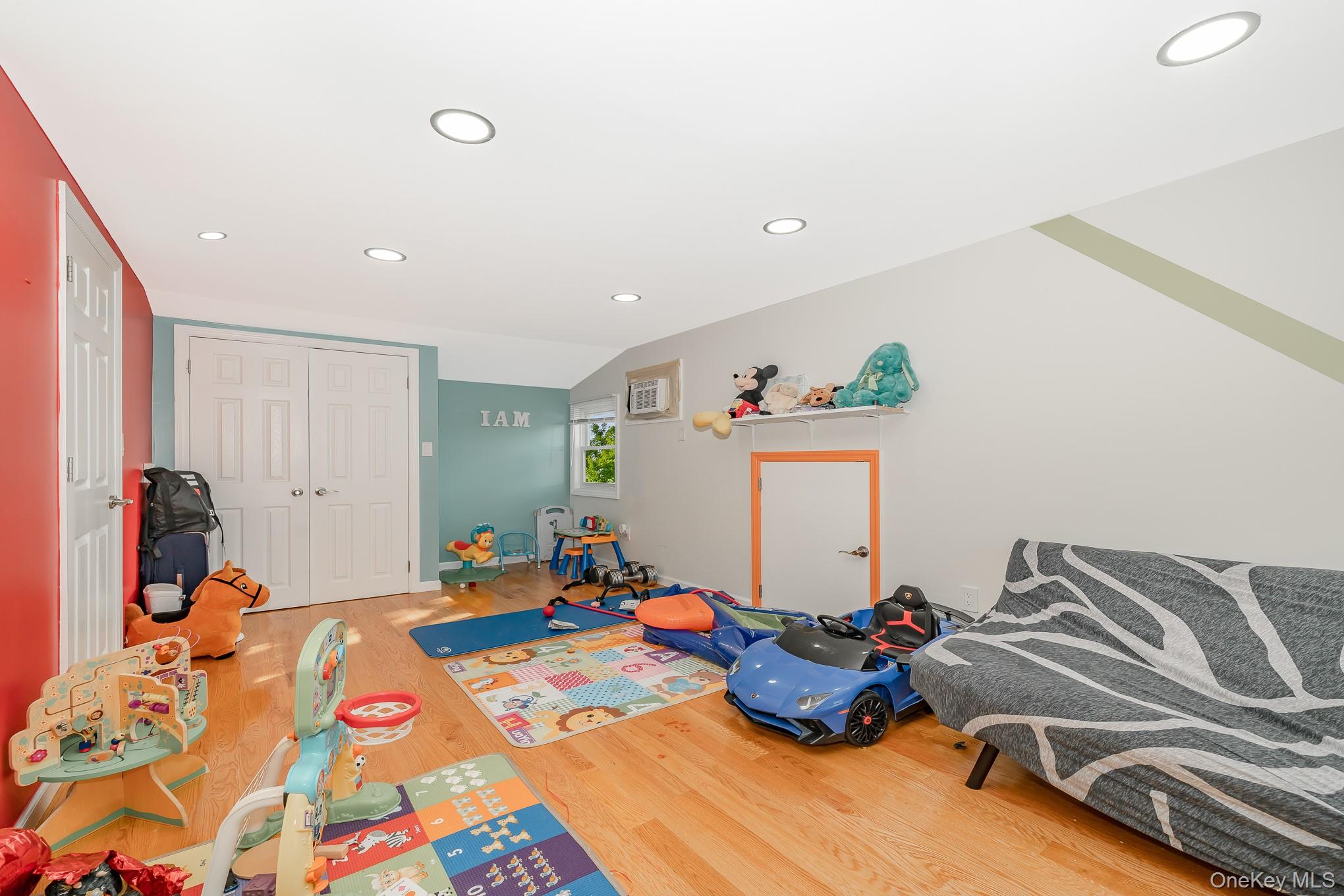 Freeport, New York, 11520, United States, 5 Bedrooms Bedrooms, ,3 BathroomsBathrooms,Residential,For Sale,1977897