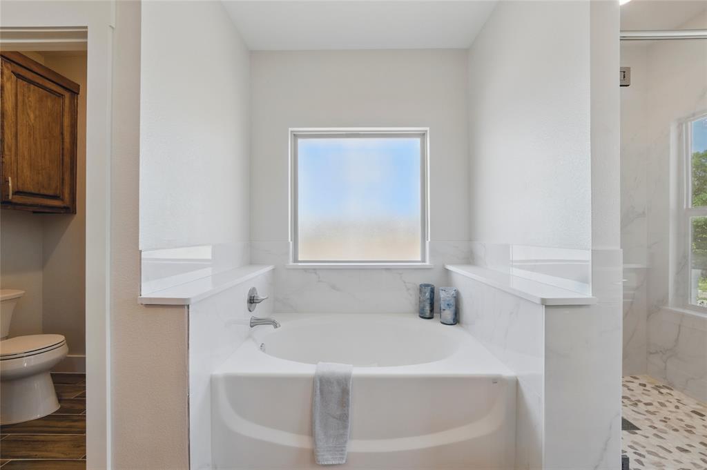 Weatherford, Texas, 76087, United States, 4 Bedrooms Bedrooms, ,3 BathroomsBathrooms,Residential,For Sale,1888737