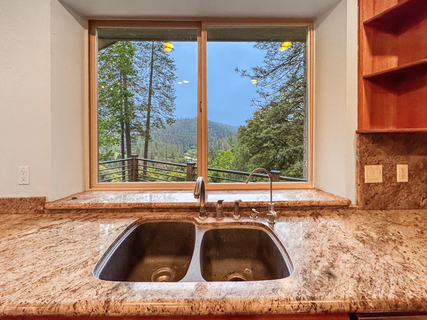 Grass Valley, California, 95949, United States, 3 Bedrooms Bedrooms, ,4 BathroomsBathrooms,Residential,For Sale,1920677