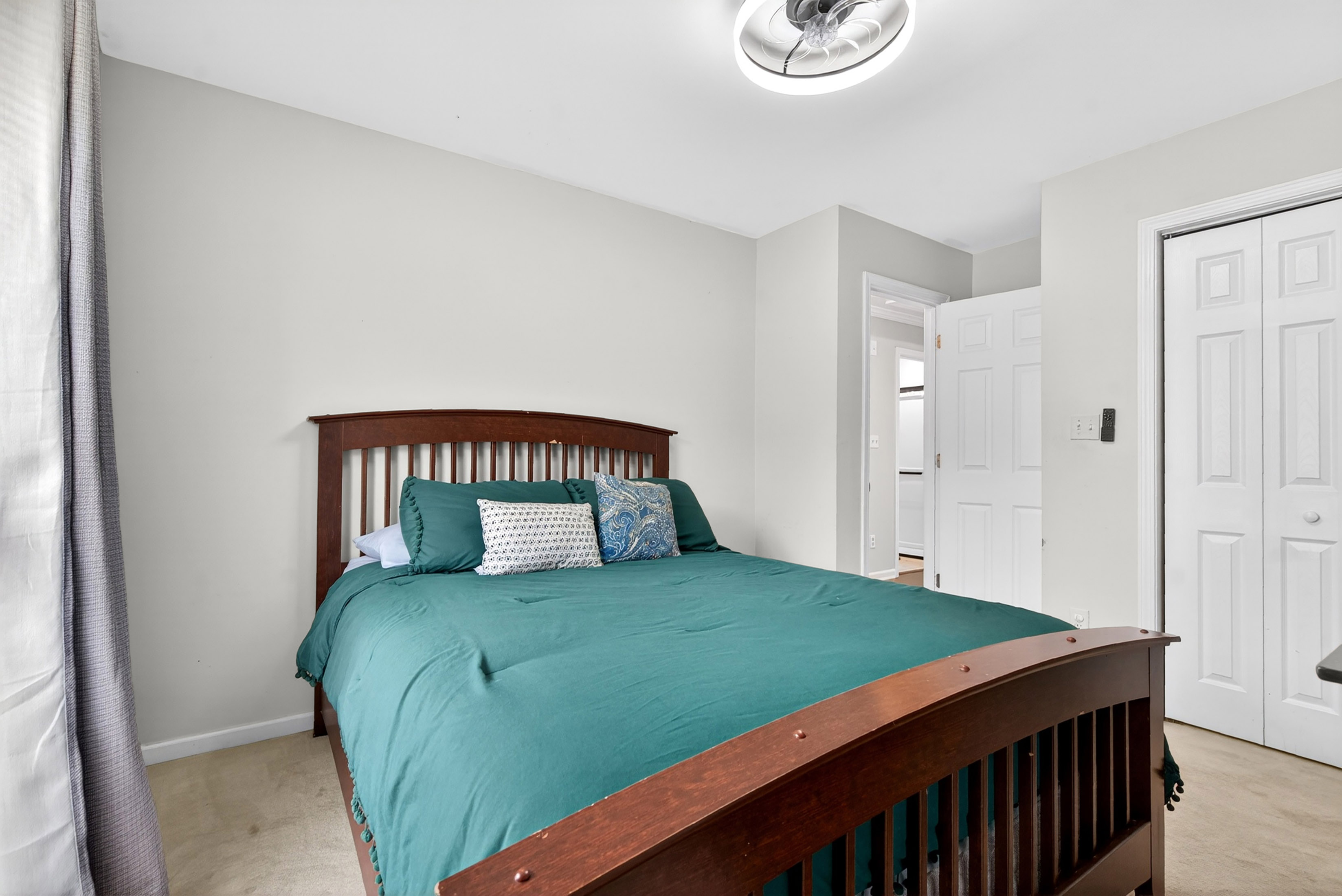  Townhouse-style Condo Offers Solid Value and Strong Upside Potential - 物件實景