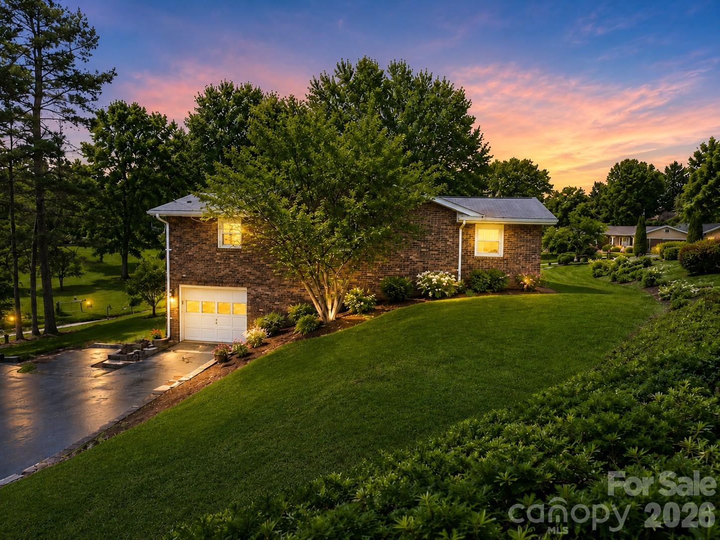 Falling Waters Rd, Hendersonville, NC 28792