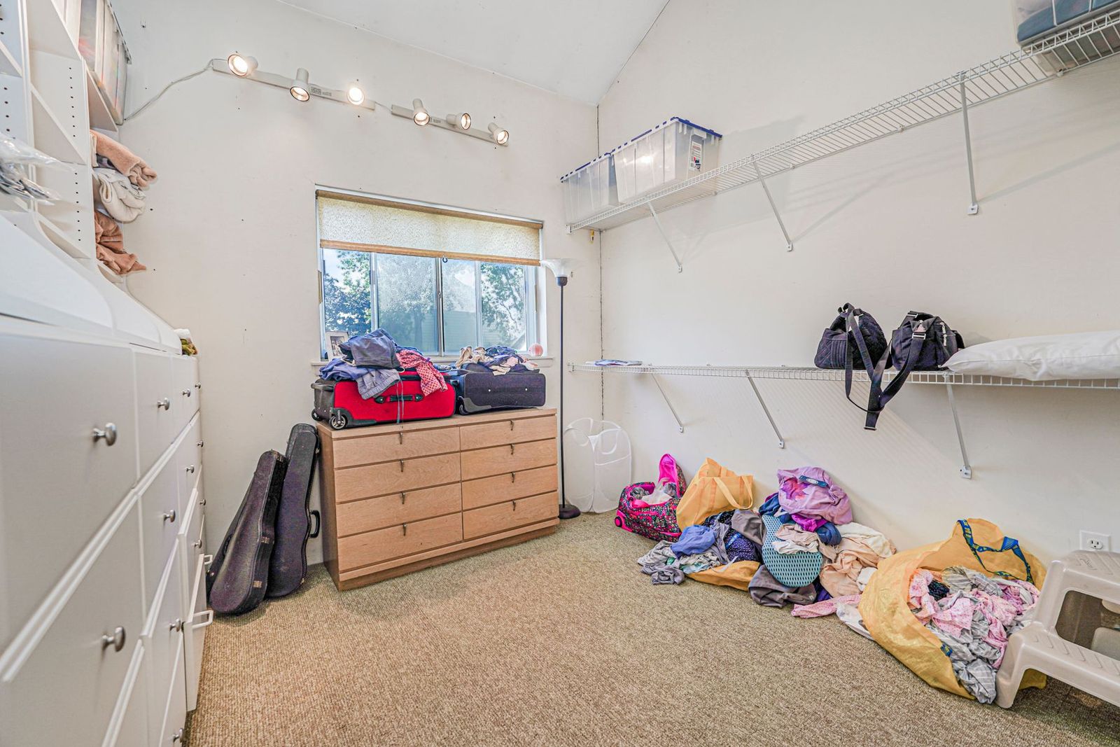 Staten Island, New York, 10312, United States, 4 Bedrooms Bedrooms, ,3 BathroomsBathrooms,Residential,For Sale,1980326