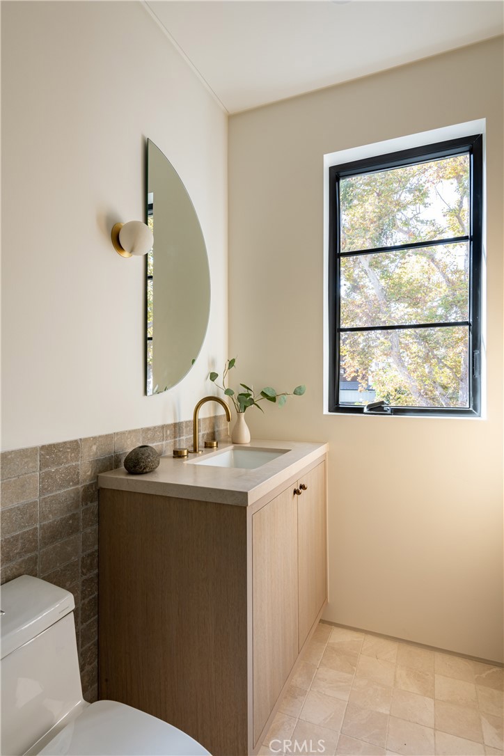 Sherman Oaks, California, 91423, United States, 6 Bedrooms Bedrooms, ,7 BathroomsBathrooms,Residential,For Sale,1990929