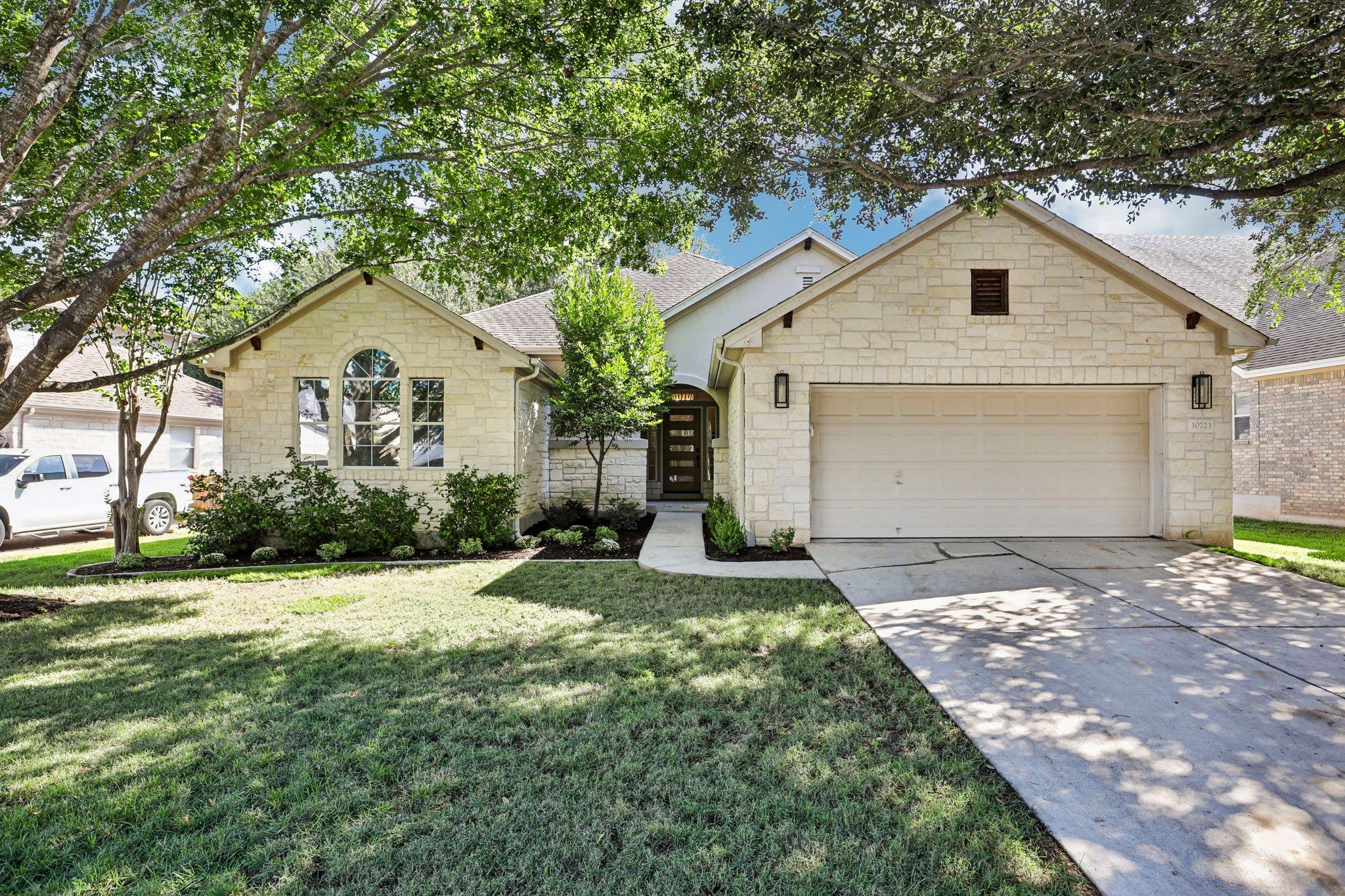 River Plantation Dr, Austin, TX 78747