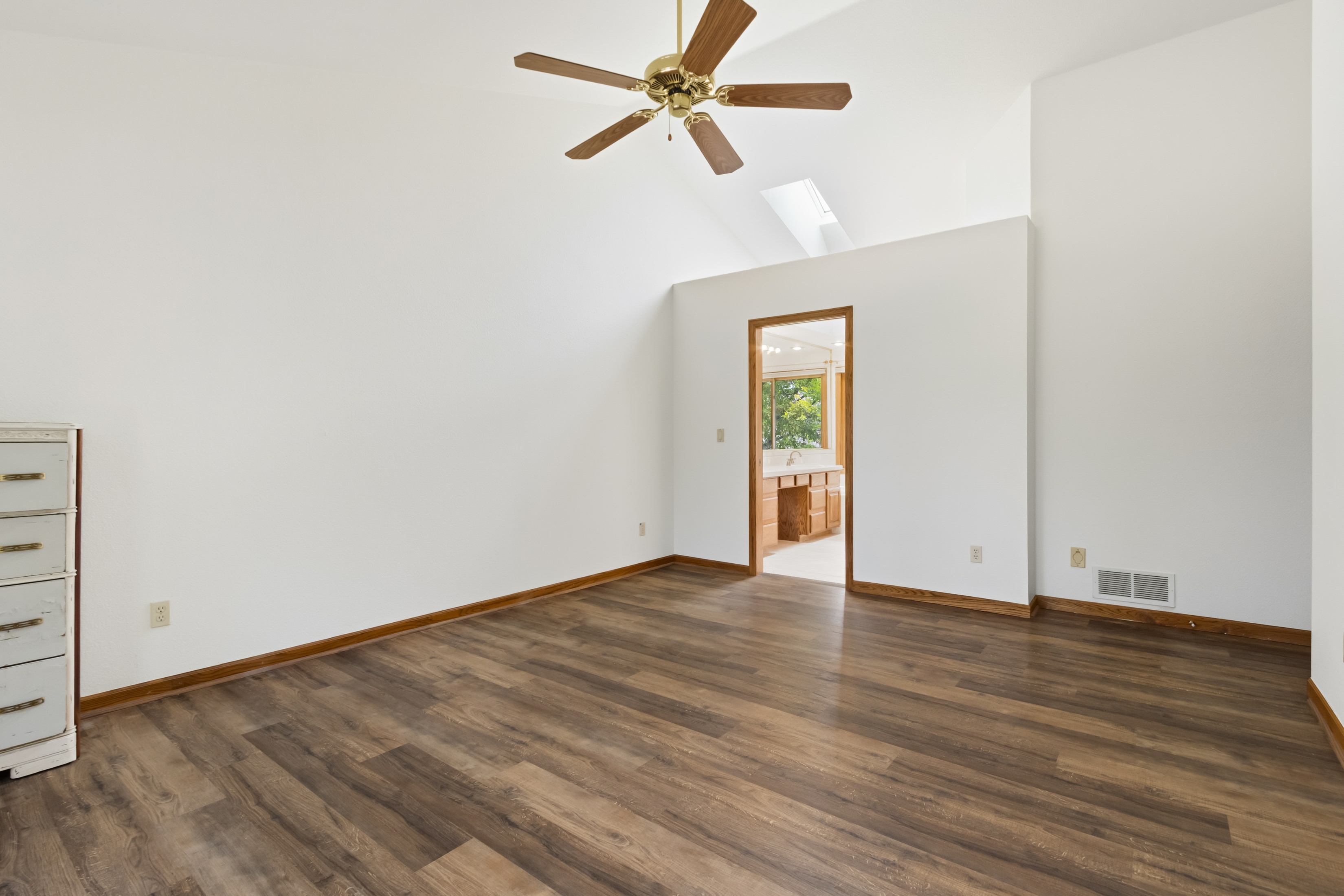  Beautifully Maintained Home in the Tree-Lined Oakridge Neighborhood - 物件實景