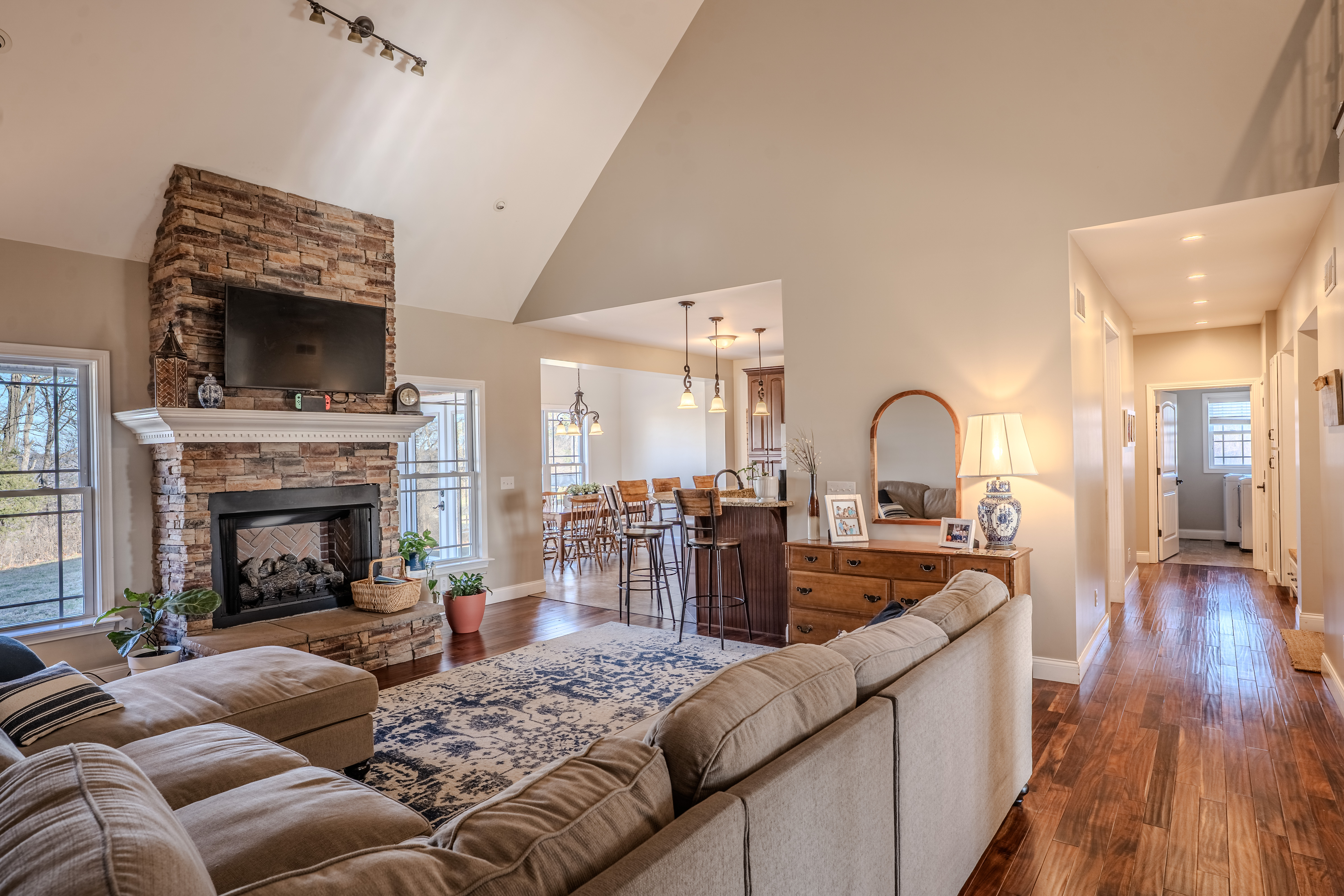 Frankfort, Kentucky, 40601, United States, 6 Bedrooms Bedrooms, ,3 BathroomsBathrooms,Residential,For Sale,2012095