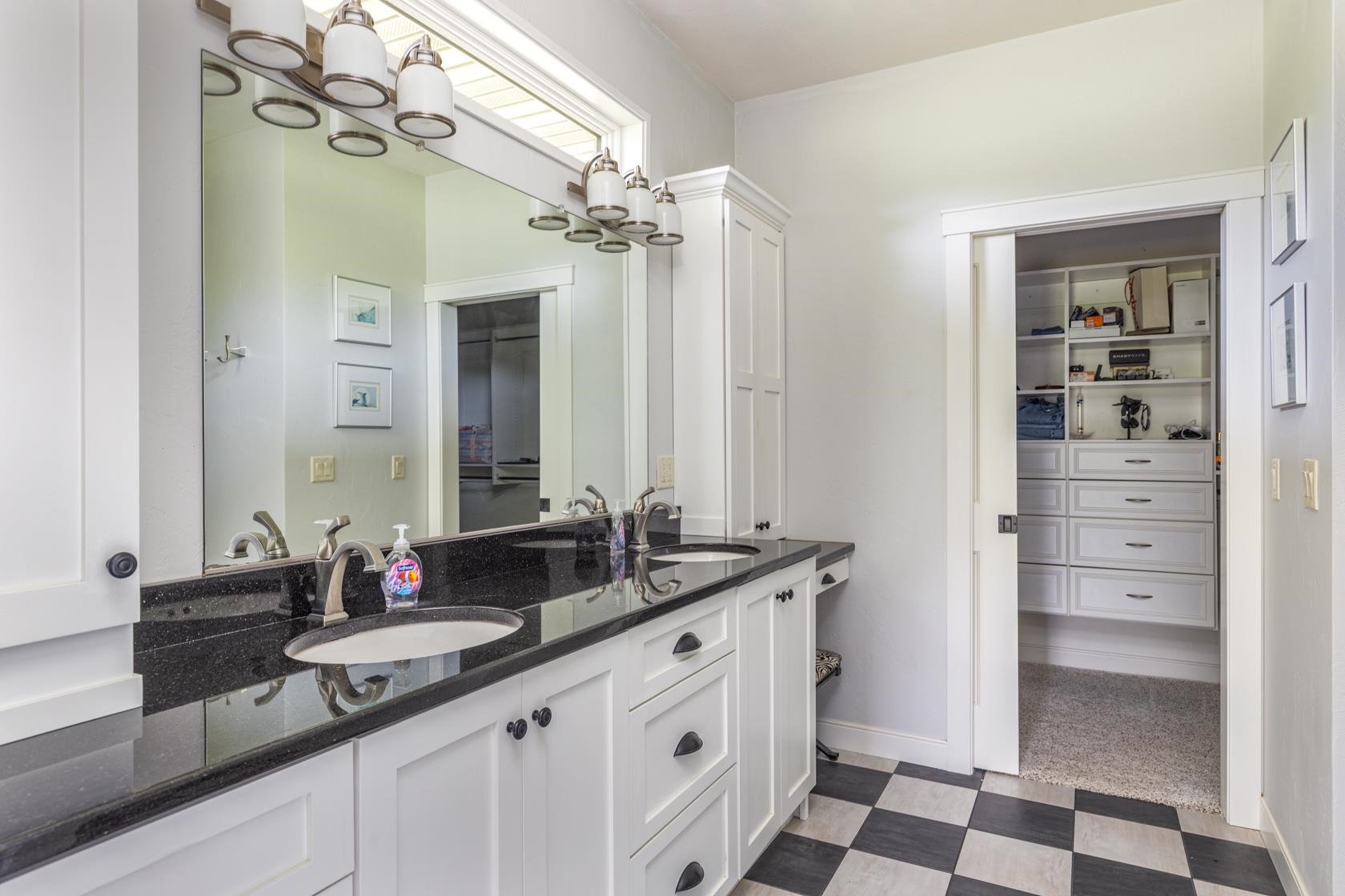 Appleton, Wisconsin, 54913, United States, 5 Bedrooms Bedrooms, ,4 BathroomsBathrooms,Residential,For Sale,1927956