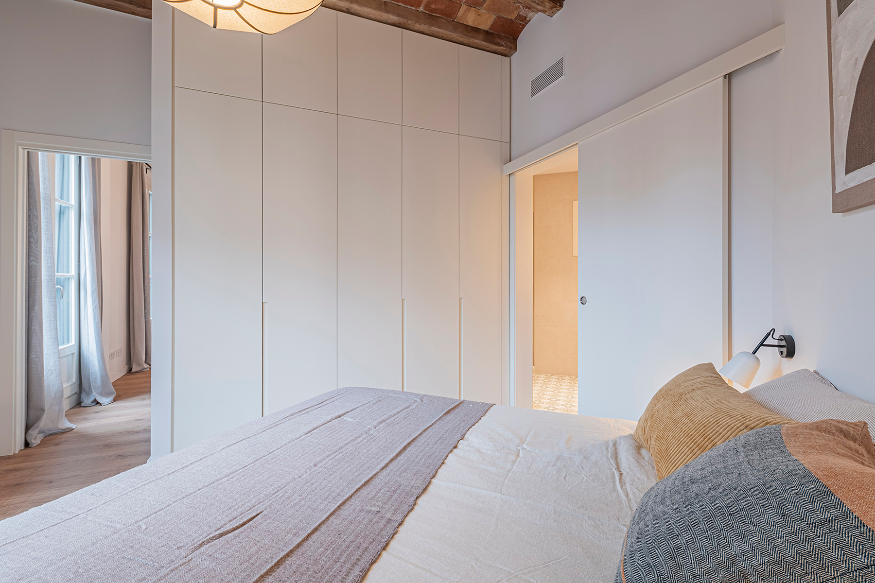 Renovated corner apartment with lots of natural light - 物件實景