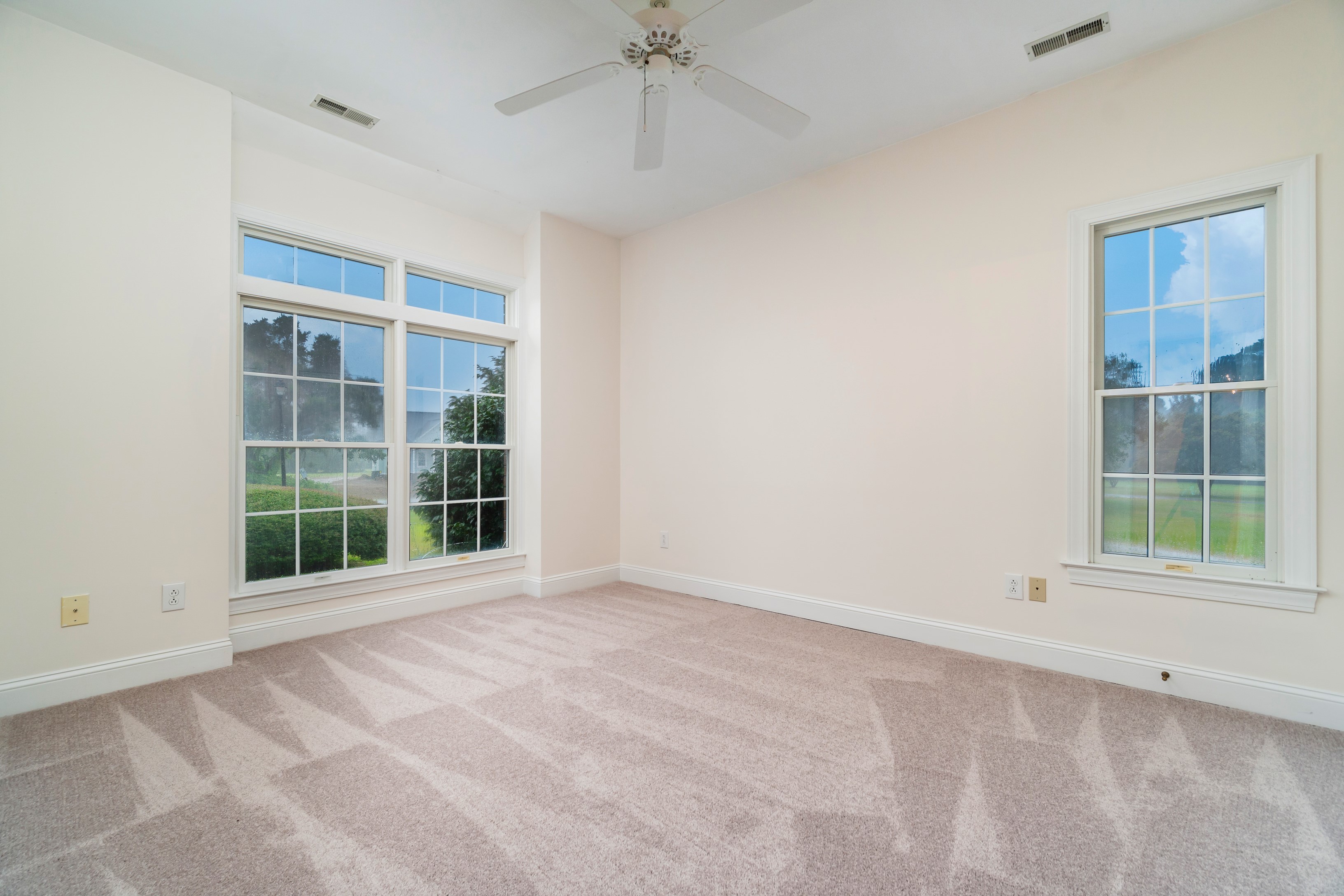 Oriental, North Carolina, 28571, United States, 3 Bedrooms Bedrooms, ,3 BathroomsBathrooms,Residential,For Sale,1979127