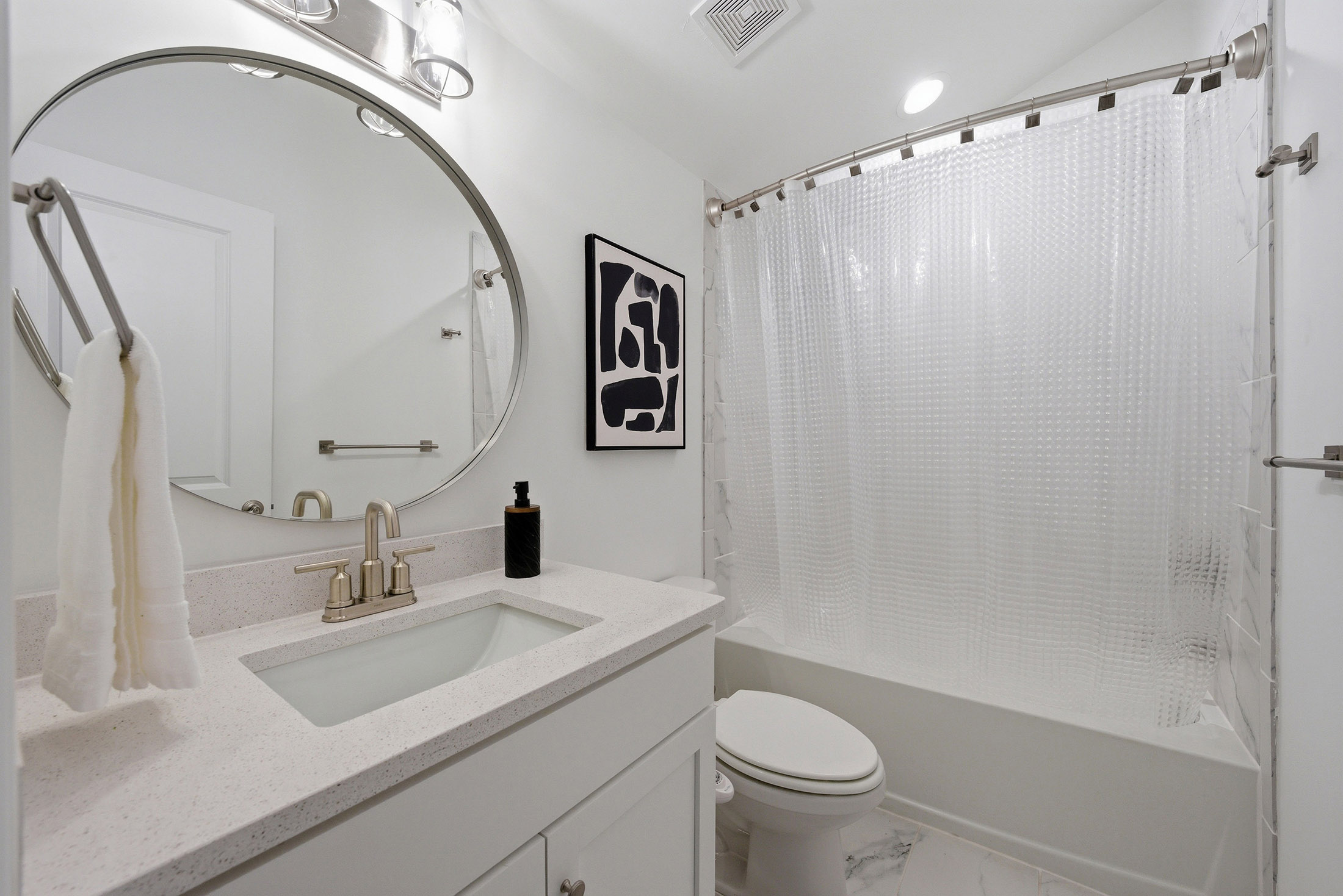  Location, Livability and Thoughtful Upgrades in a One-of-a-Kind Setting - 物件實景