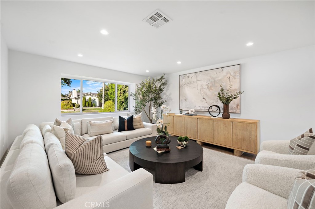 Huntington Beach, California, 92649, United States, 5 Bedrooms Bedrooms, ,4 BathroomsBathrooms,Residential,For Sale,1986485