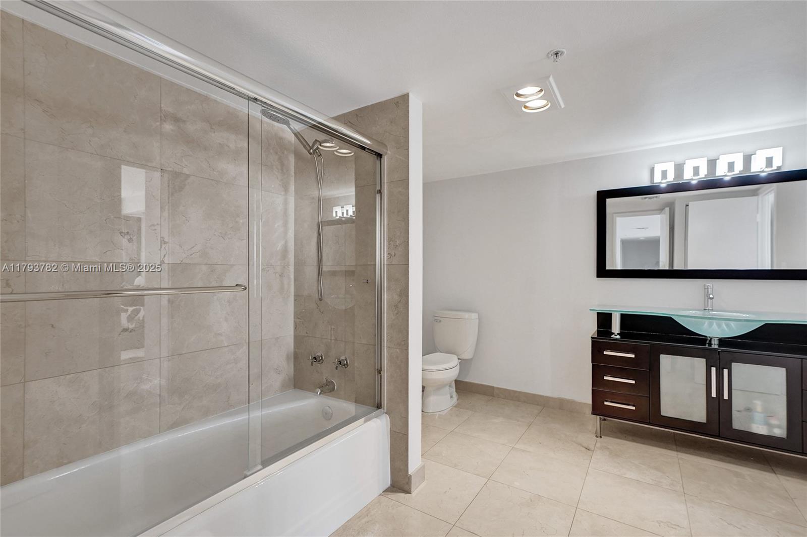 Aventura, Florida, 33180, United States, 5 Bedrooms Bedrooms, ,4 BathroomsBathrooms,Residential,For Sale,1794425