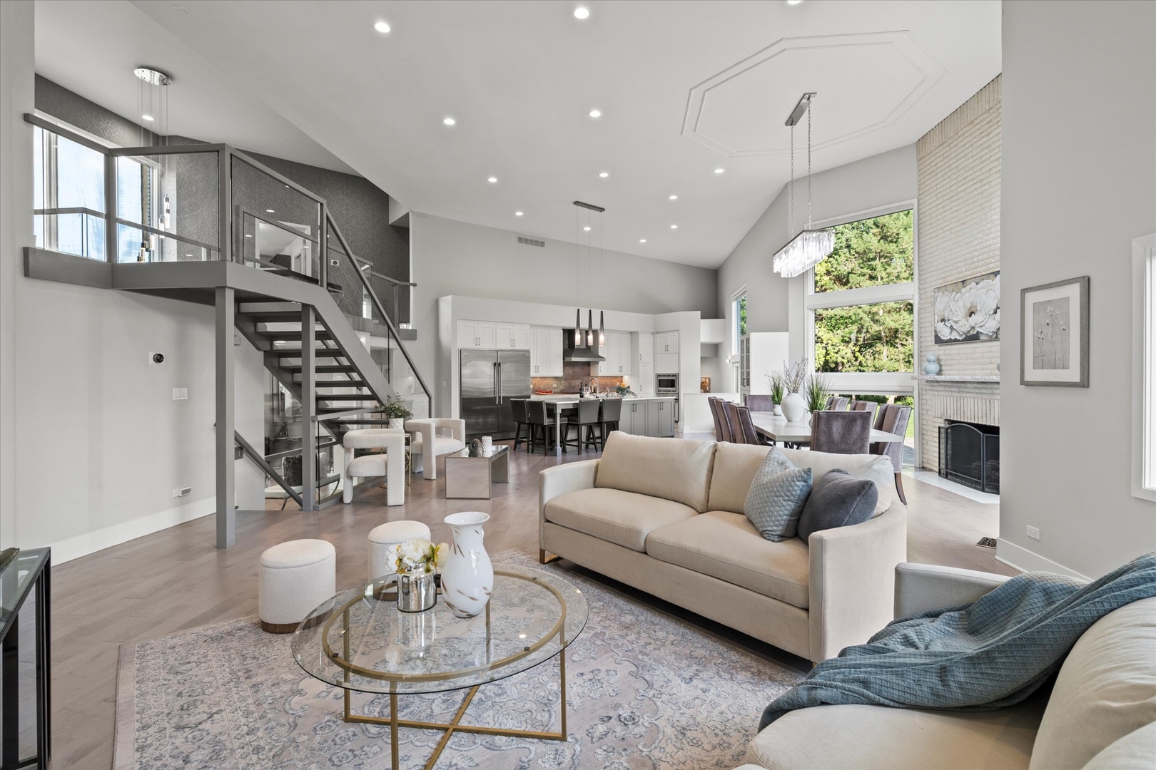 Oak Brook, Illinois, 60523, United States, 5 Bedrooms Bedrooms, ,6 BathroomsBathrooms,Residential,For Sale,1903537