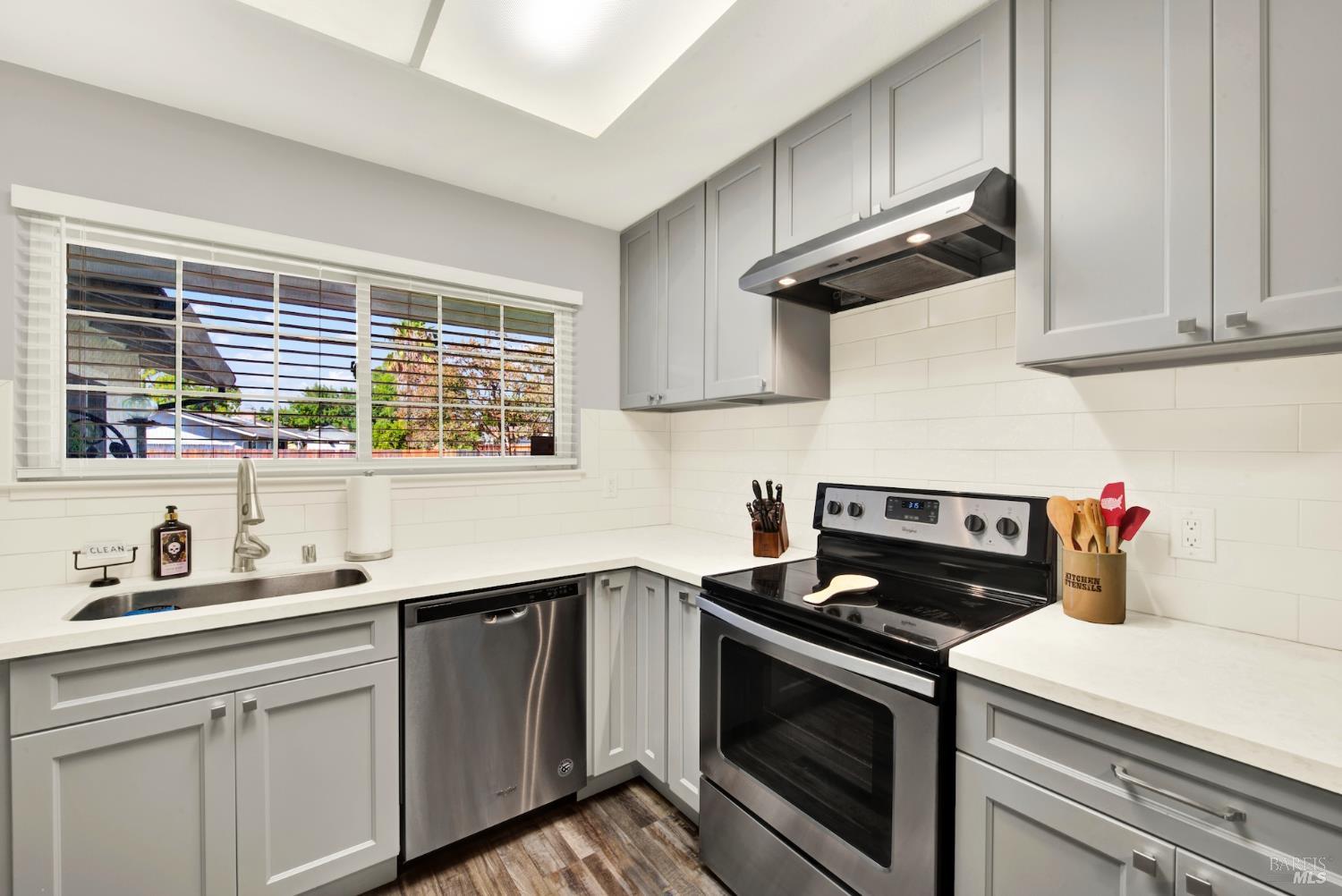 Vacaville, California, 95687, United States, 3 Bedrooms Bedrooms, ,2 BathroomsBathrooms,Residential,For Sale,1940371