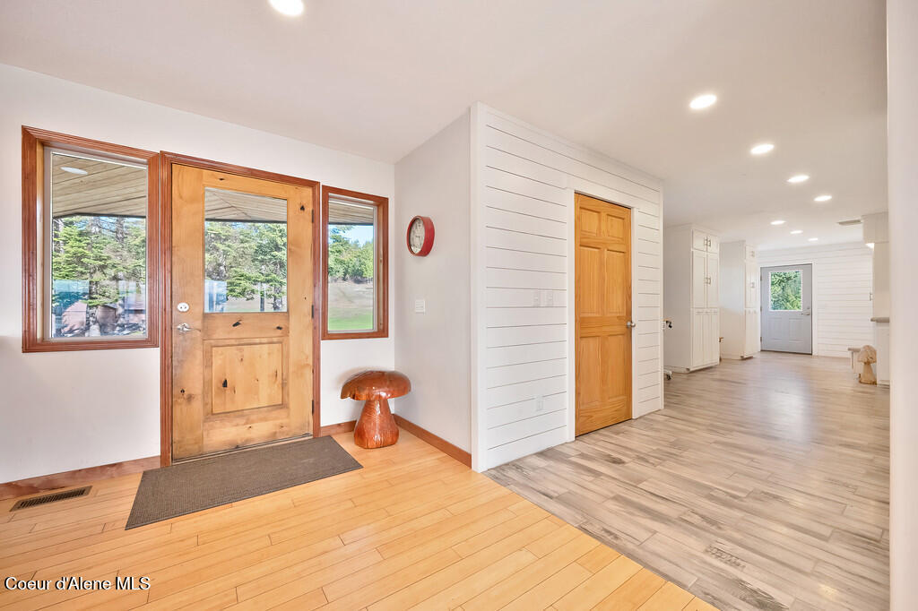 Priest River, Idaho, 83856, United States, 5 Bedrooms Bedrooms, ,4 BathroomsBathrooms,Residential,For Sale,1770577