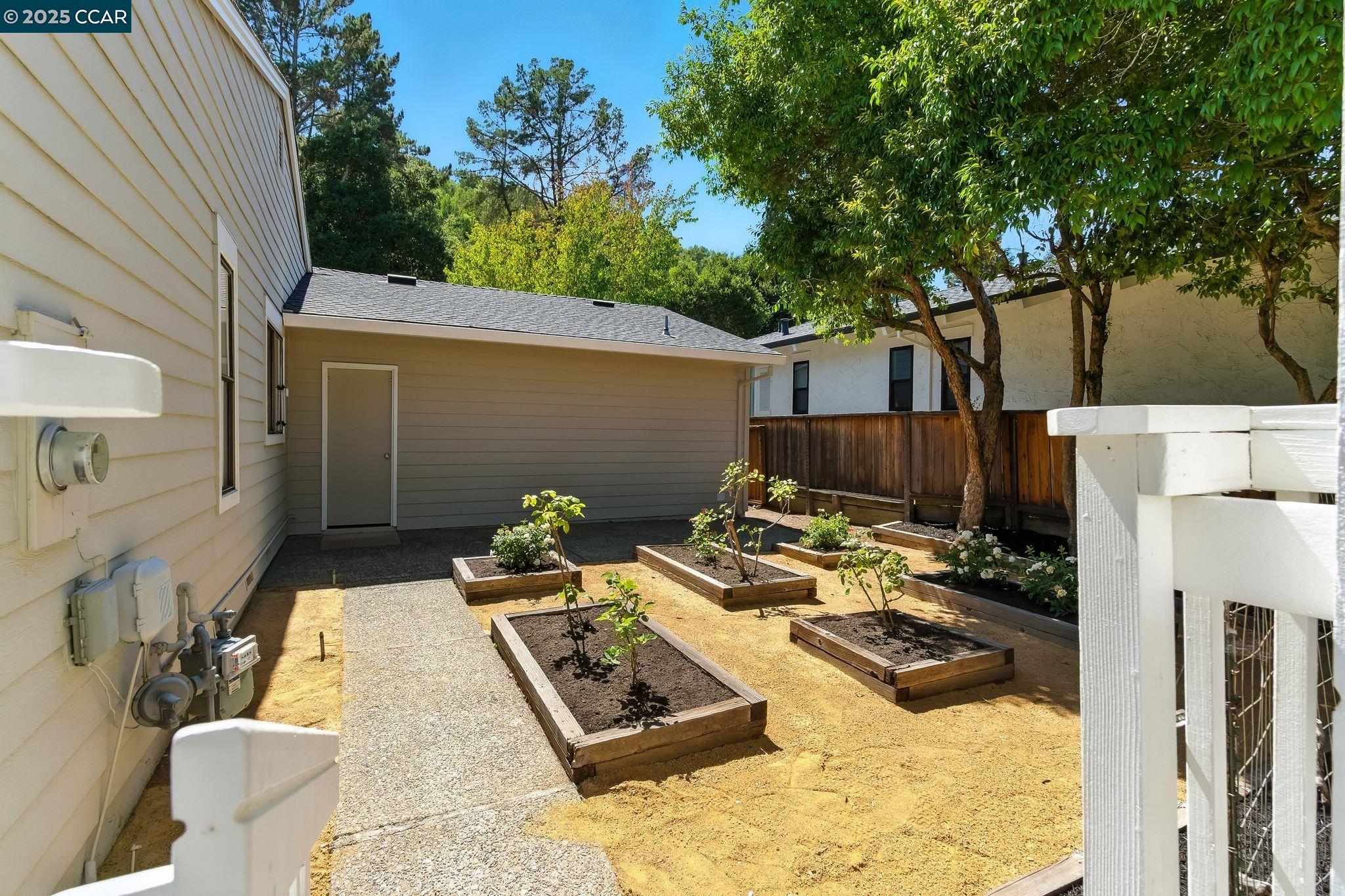 Moraga, California, 94556, United States, 3 Bedrooms Bedrooms, ,2 BathroomsBathrooms,Residential,For Sale,1926288