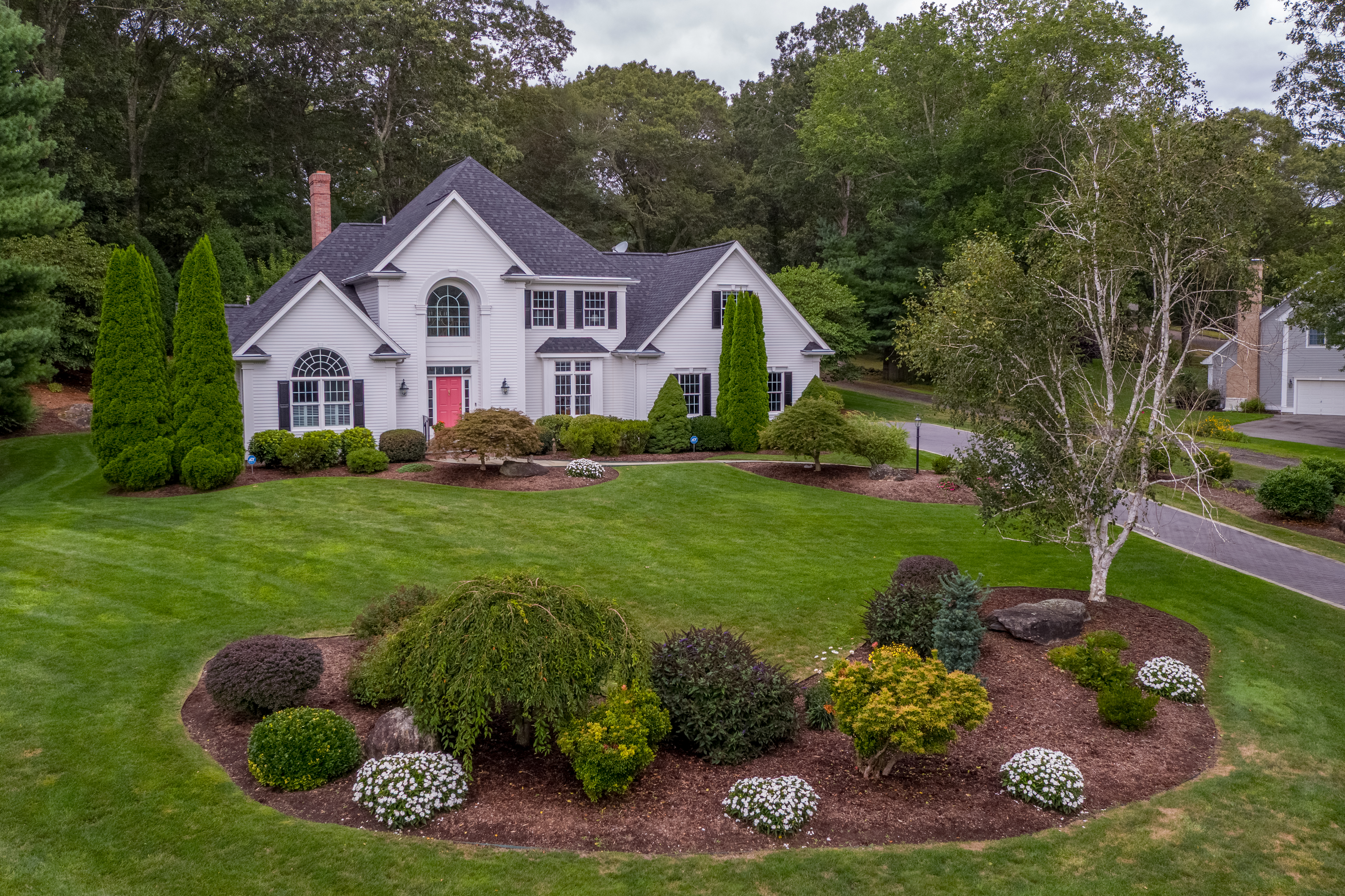  Meticulously Renovated Colonial is Coastal Sophistication - 物件實景