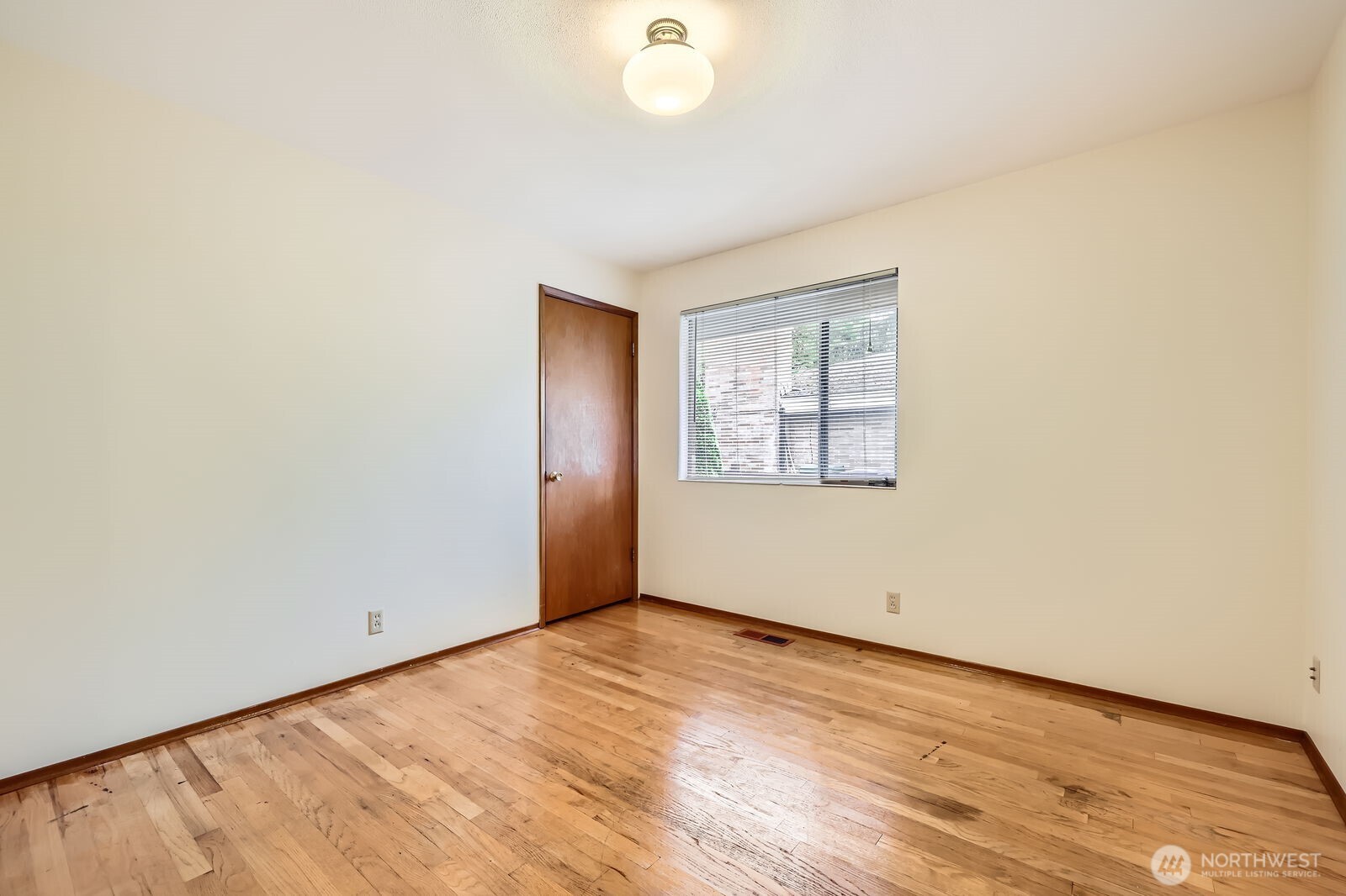 Seattle, Washington, 98125, United States, ,Residential,For Sale,1928074