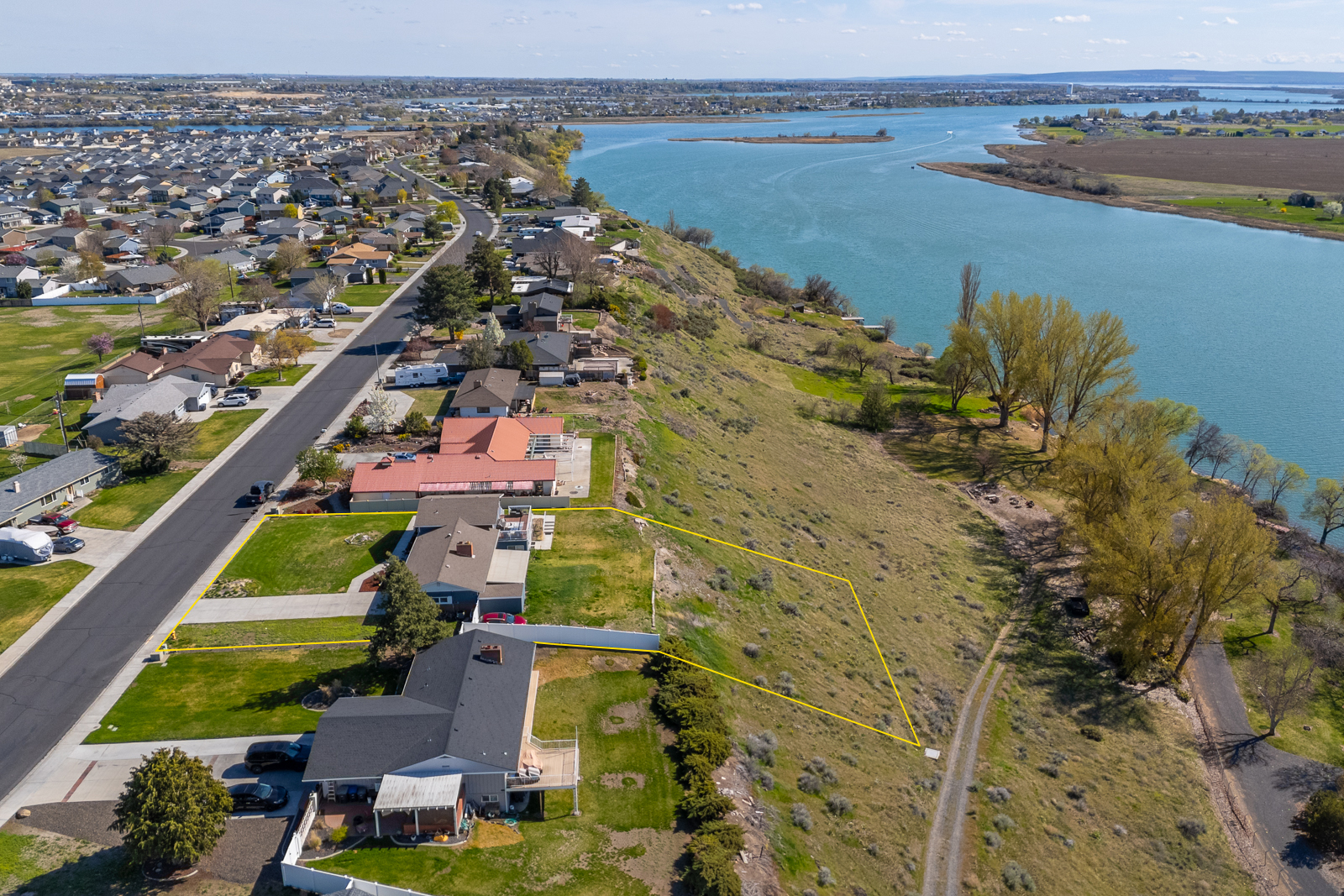 Moses Lake, Washington, 98837, United States, 3 Bedrooms Bedrooms, ,Residential,For Sale,1938109