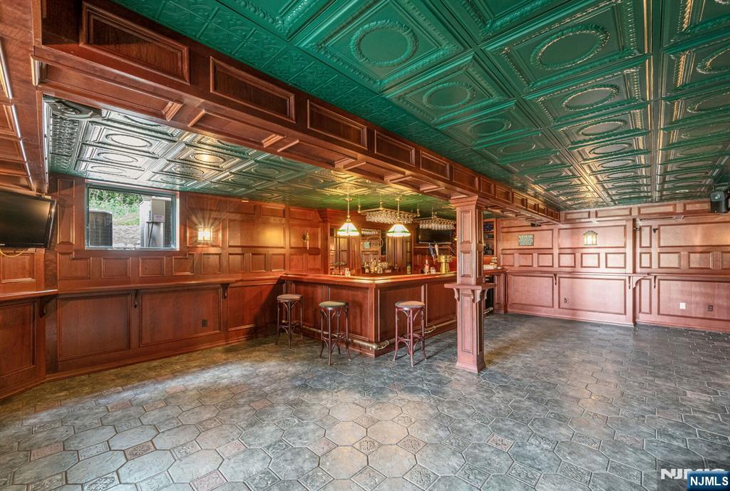 Franklin Lakes, New Jersey, 07417, United States, 6 Bedrooms Bedrooms, ,7 BathroomsBathrooms,Residential,For Sale,1903757