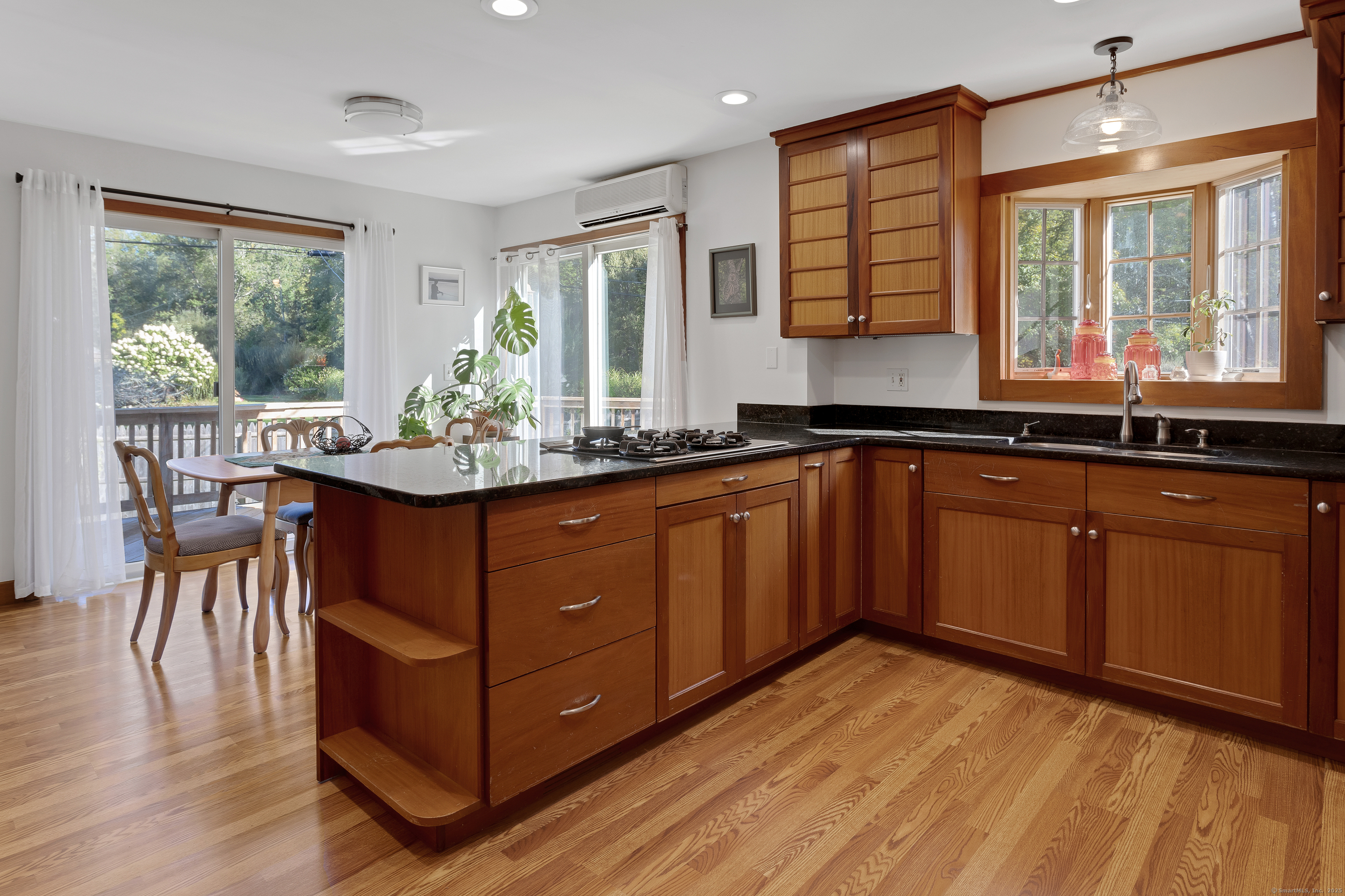 Brookfield, Connecticut, 06804, United States, 3 Bedrooms Bedrooms, ,2 BathroomsBathrooms,Residential,For Sale,1934306