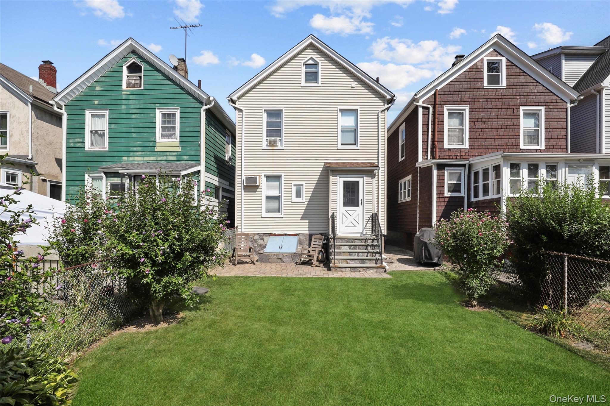Ossining, New York, 10562, United States, 3 Bedrooms Bedrooms, ,2 BathroomsBathrooms,Residential,For Sale,1922998