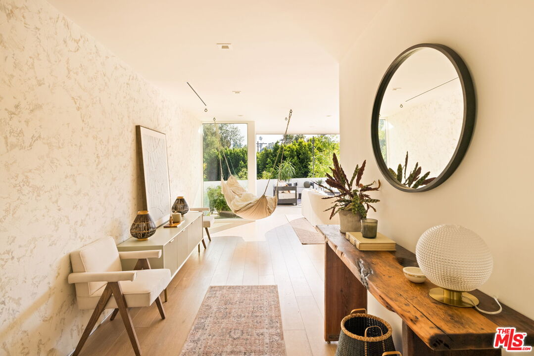 Los Angeles, California, 90046, United States, 4 Bedrooms Bedrooms, ,4 BathroomsBathrooms,Residential,For Sale,1912038